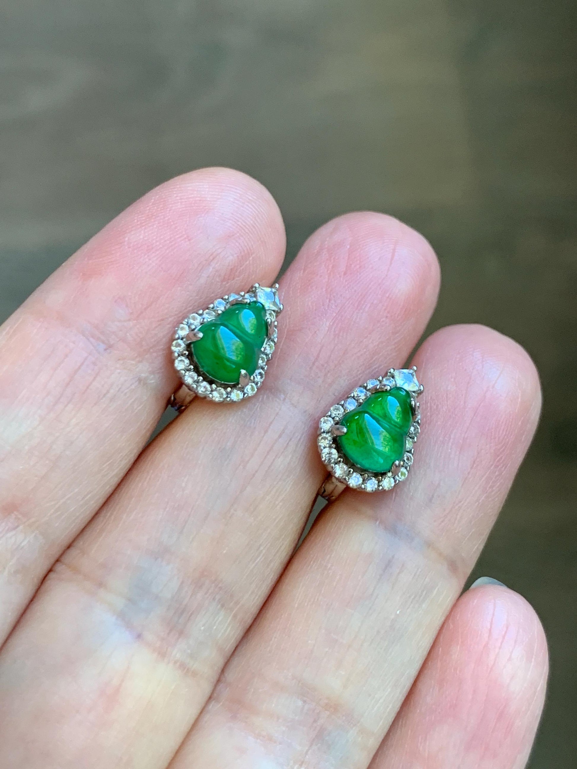 Natural Grade A Guatemalan Icy Translucent Vibrant Green Jade Jadeite Gourd Hulu Hoop Huggie Earrings Sterling Silver 天然冰危绿翡翠葫芦银镶耳包 WDH110B