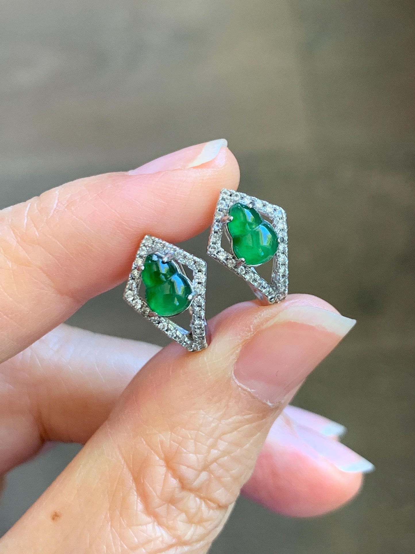 Natural Grade A Guatemalan Icy Translucent Vibrant Green Jade Jadeite Gourd Hulu Hoop Huggie Earrings Sterling Silver 天然冰危绿翡翠葫芦银镶耳包 WDH110B