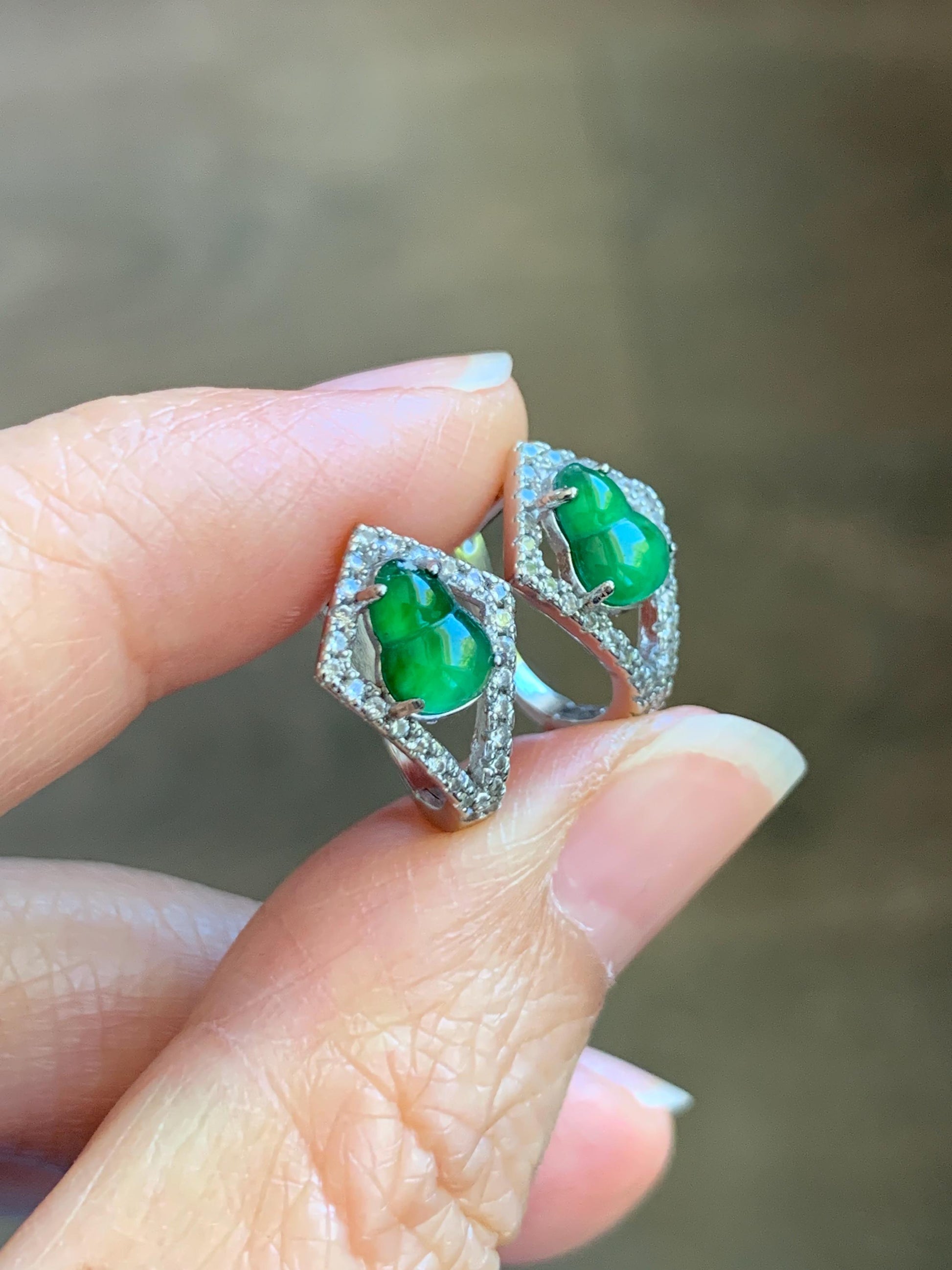 Natural Grade A Guatemalan Icy Translucent Vibrant Green Jade Jadeite Gourd Hulu Hoop Huggie Earrings Sterling Silver 天然冰危绿翡翠葫芦银镶耳包 WDH110B