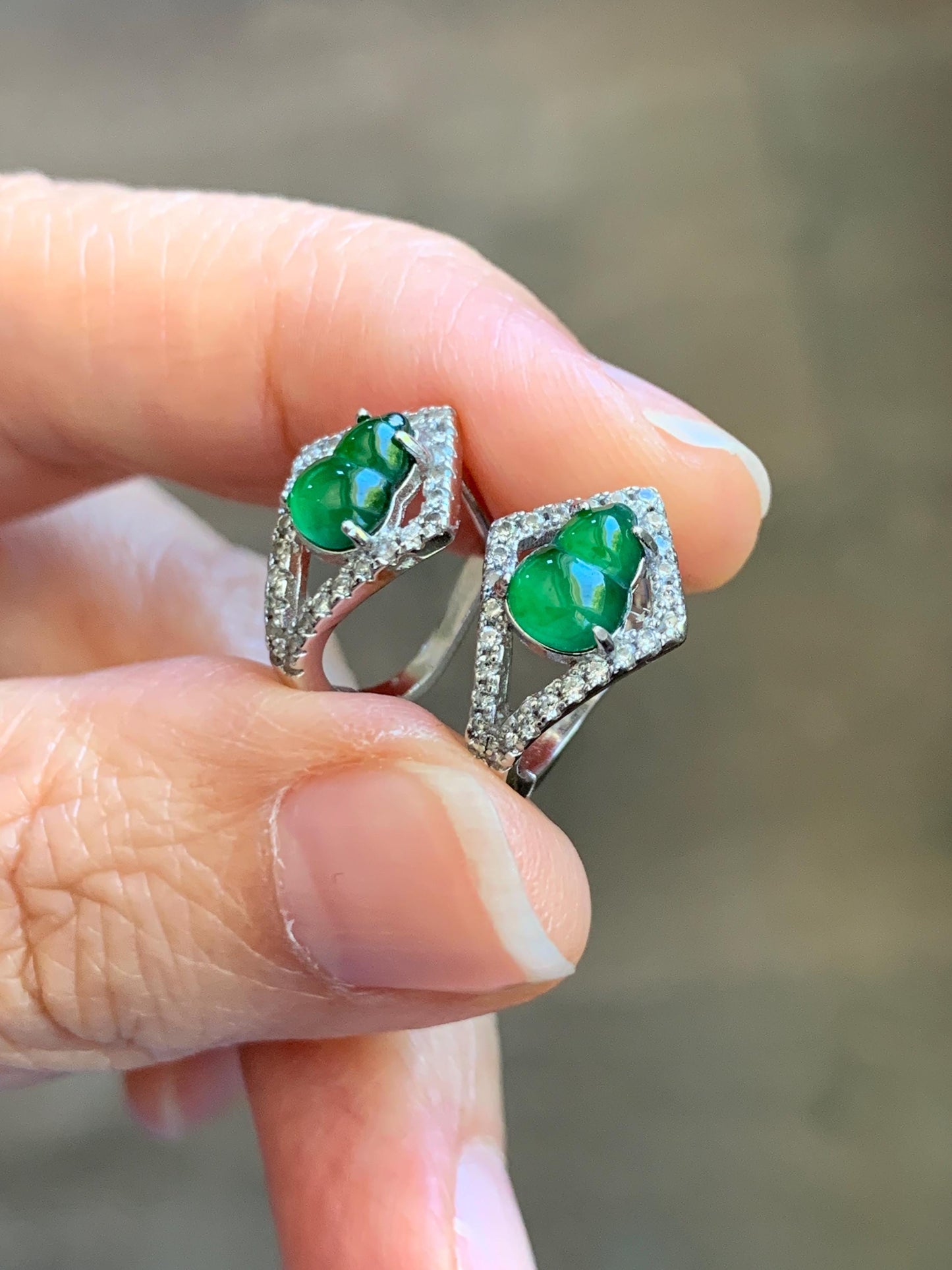 Natural Grade A Guatemalan Icy Translucent Vibrant Green Jade Jadeite Gourd Hulu Hoop Huggie Earrings Sterling Silver 天然冰危绿翡翠葫芦银镶耳包 WDH110B