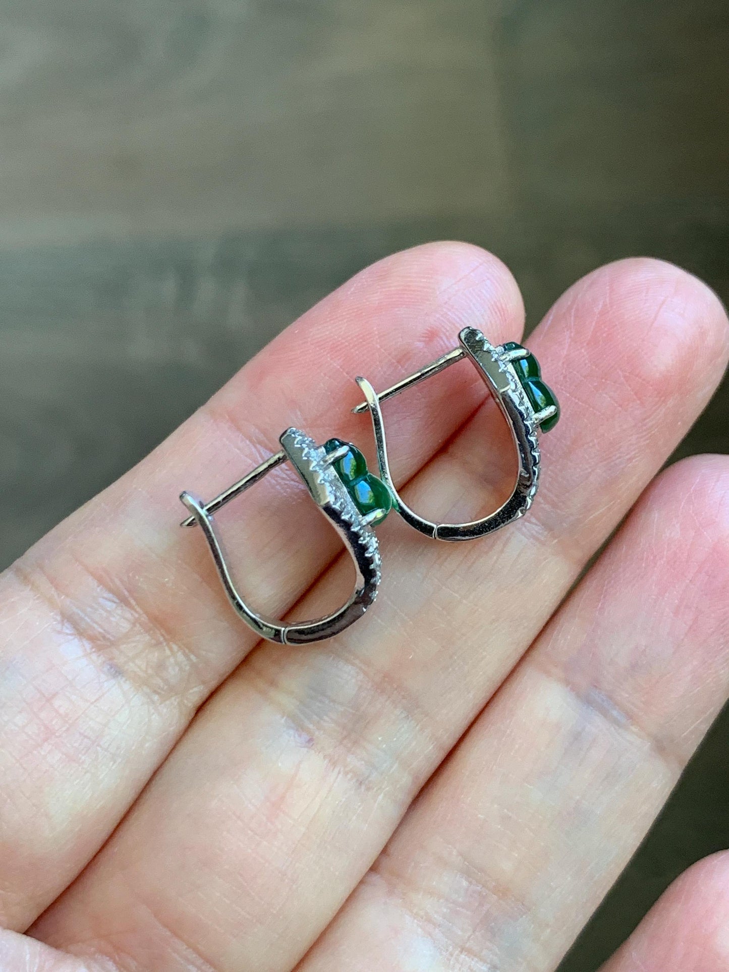 Natural Grade A Guatemalan Icy Translucent Vibrant Green Jade Jadeite Gourd Hulu Hoop Huggie Earrings Sterling Silver 天然冰危绿翡翠葫芦银镶耳包 WDH110B