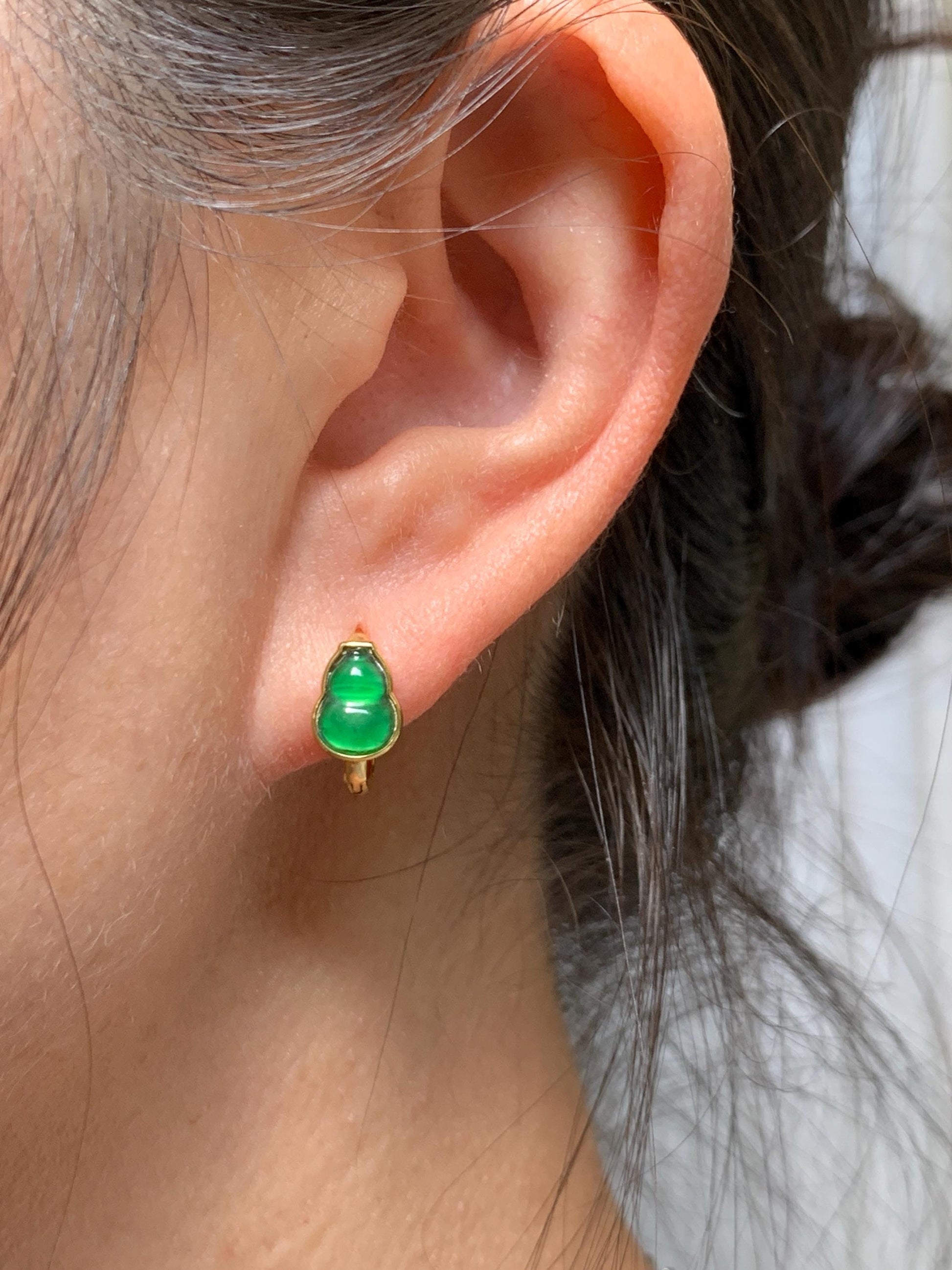 Natural Grade A Guatemalan Icy Translucent Vibrant Green Gourd Jade Jadeite Hoop Earrings Sterling Silver Yellow Gold 天然冰危绿翡翠葫芦银镶耳包 WDH108