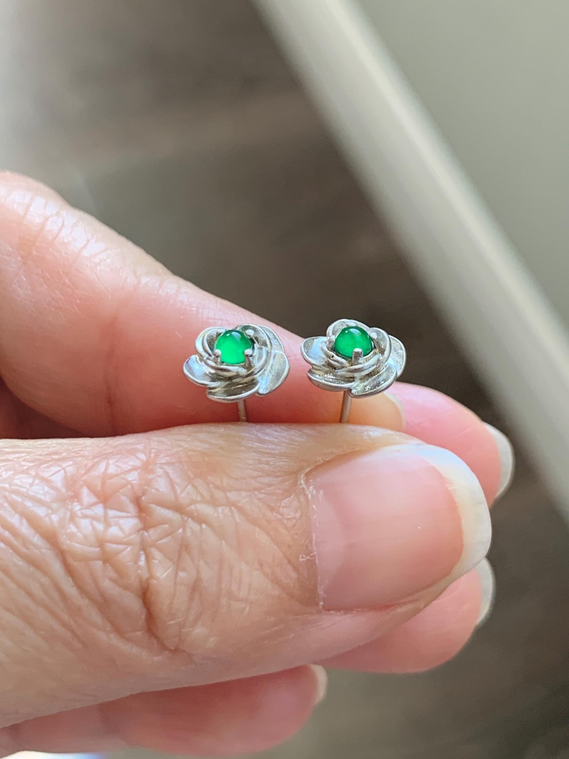 Petite Natural Grade A Guatemalan Icy Highly Translucent Vibrant Green Jade Jadeite Flower Stud Earrings Sterling Silver 天然冰危绿翡翠花银耳钉 XJH58Y