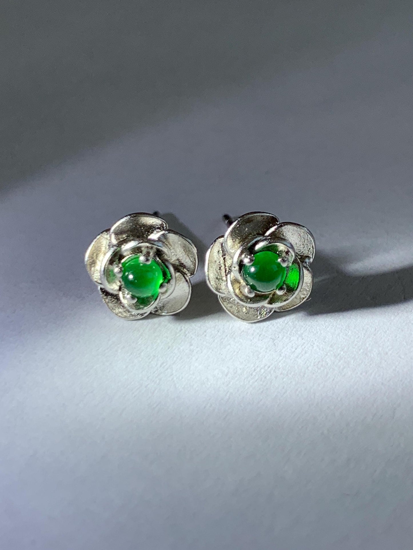 Petite Natural Grade A Guatemalan Icy Highly Translucent Vibrant Green Jade Jadeite Flower Stud Earrings Sterling Silver 天然冰危绿翡翠花银耳钉 XJH58Y
