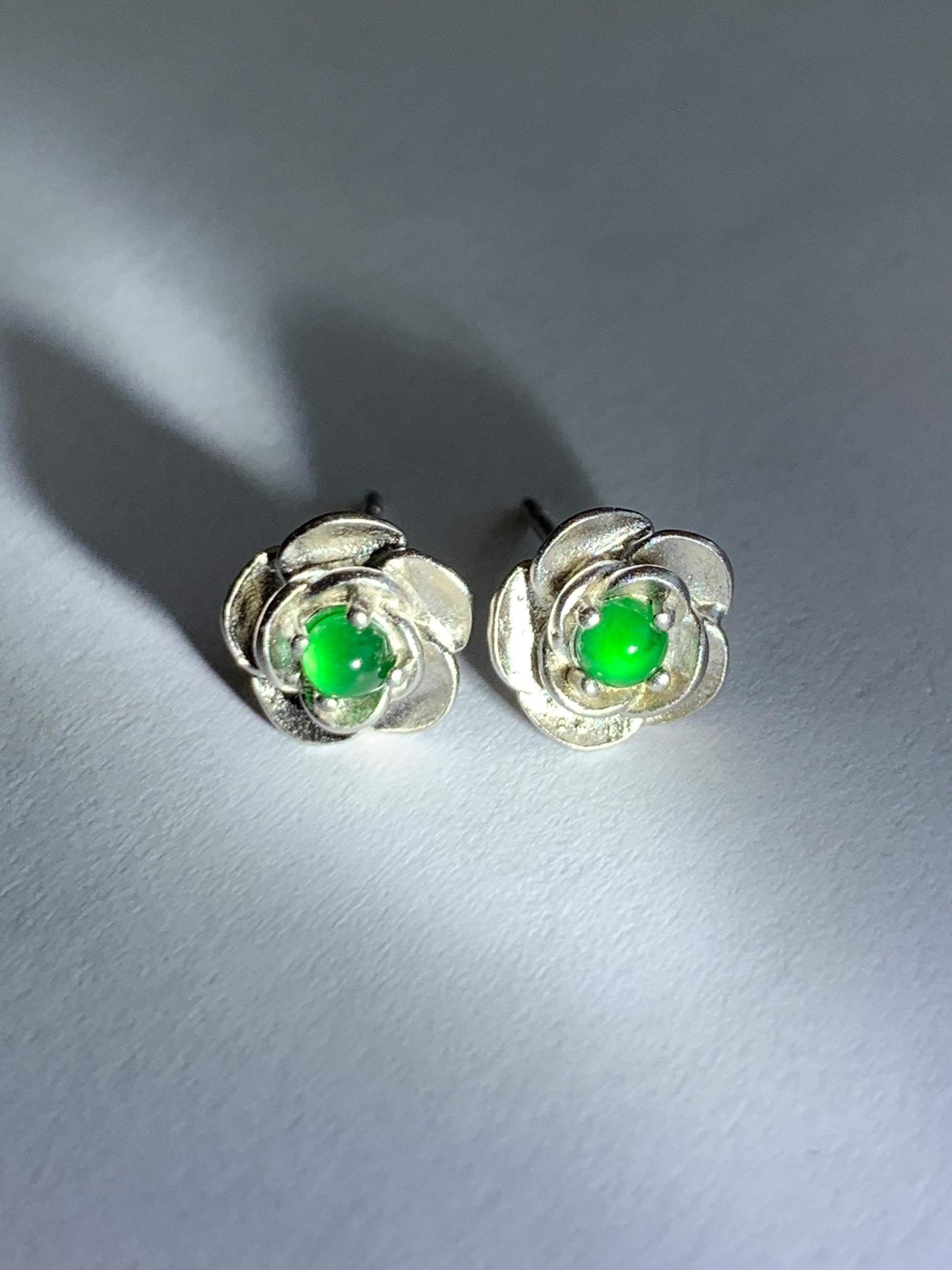 Petite Natural Grade A Guatemalan Icy Highly Translucent Vibrant Green Jade Jadeite Flower Stud Earrings Sterling Silver 天然冰危绿翡翠花银耳钉 XJH58Y