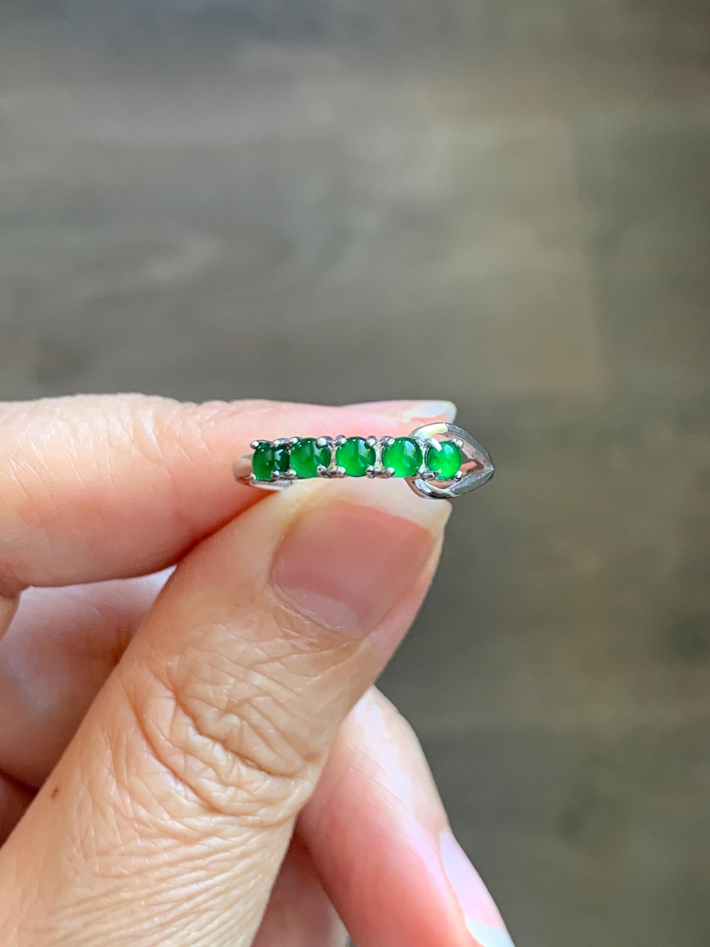 Natural Grade A Guatemalan Icy Translucent Vibrant Green 5-Stone Jade Jadeite Band Ring Sterling Silver Size Adjustable 天然冰危绿翡翠镶嵌排戒 WPJ88