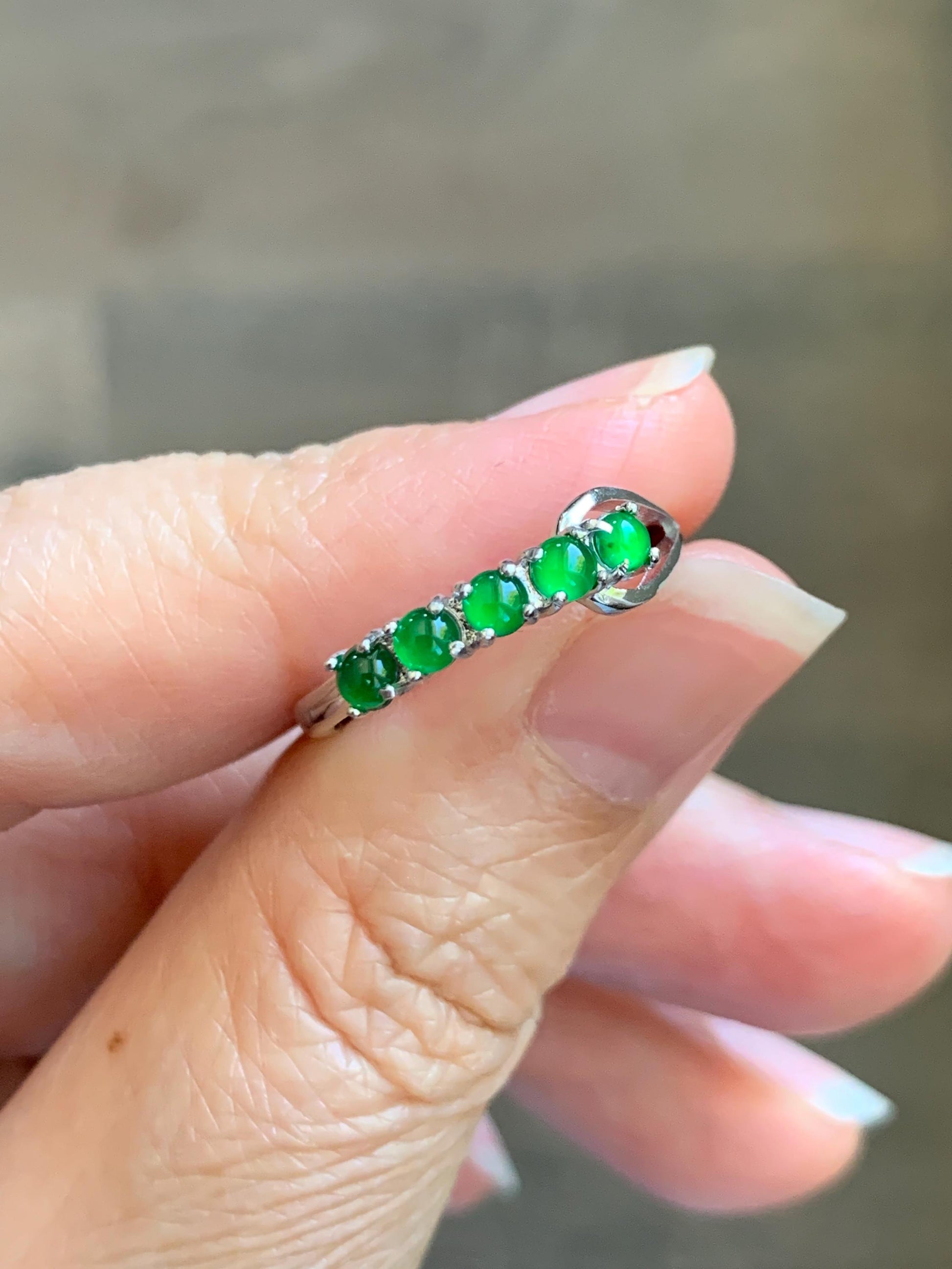 Natural Grade A Guatemalan Icy Translucent Vibrant Green 5-Stone Jade Jadeite Band Ring Sterling Silver Size Adjustable 天然冰危绿翡翠镶嵌排戒 WPJ88