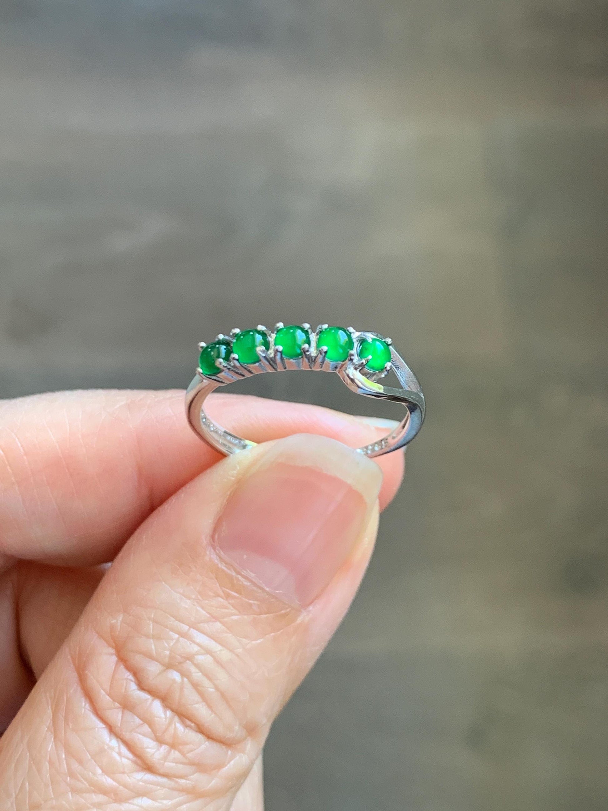 Natural Grade A Guatemalan Icy Translucent Vibrant Green 5-Stone Jade Jadeite Band Ring Sterling Silver Size Adjustable 天然冰危绿翡翠镶嵌排戒 WPJ88
