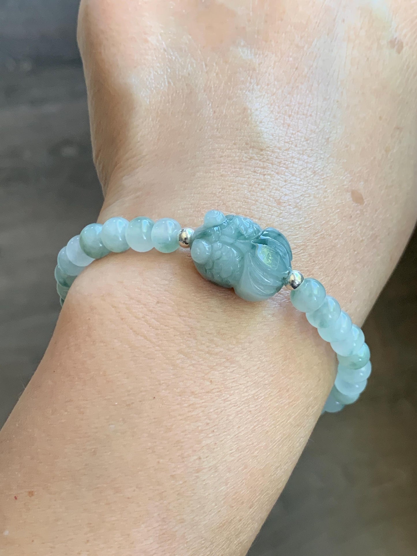 Natural Grade A Icy Translucent Light Green Marbled Jade Jadeite Drum Beads Goldfish Charm Beaded Bracelet 6.75" 14g 天然冰胶飘花翡翠鼓珠金鱼手串 MPJ425
