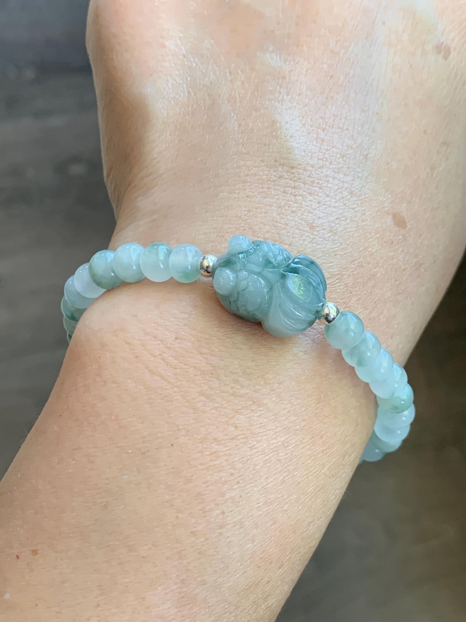 Natural Grade A Icy Translucent Light Green Marbled Jade Jadeite Drum Beads Goldfish Charm Beaded Bracelet 6.75" 14g 天然冰胶飘花翡翠鼓珠金鱼手串 MPJ425