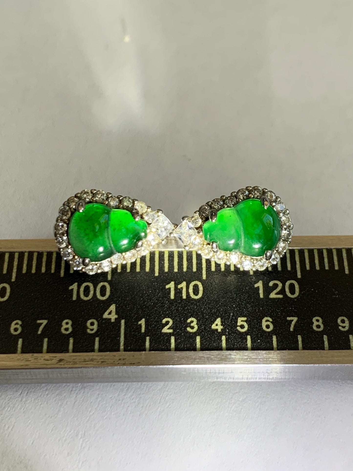 Natural Grade A Guatemalan Icy Translucent Vibrant Green Jade Jadeite Gourd Hulu Hoop Huggie Earrings Sterling Silver 天然冰危绿翡翠葫芦银镶耳包 WDH110B