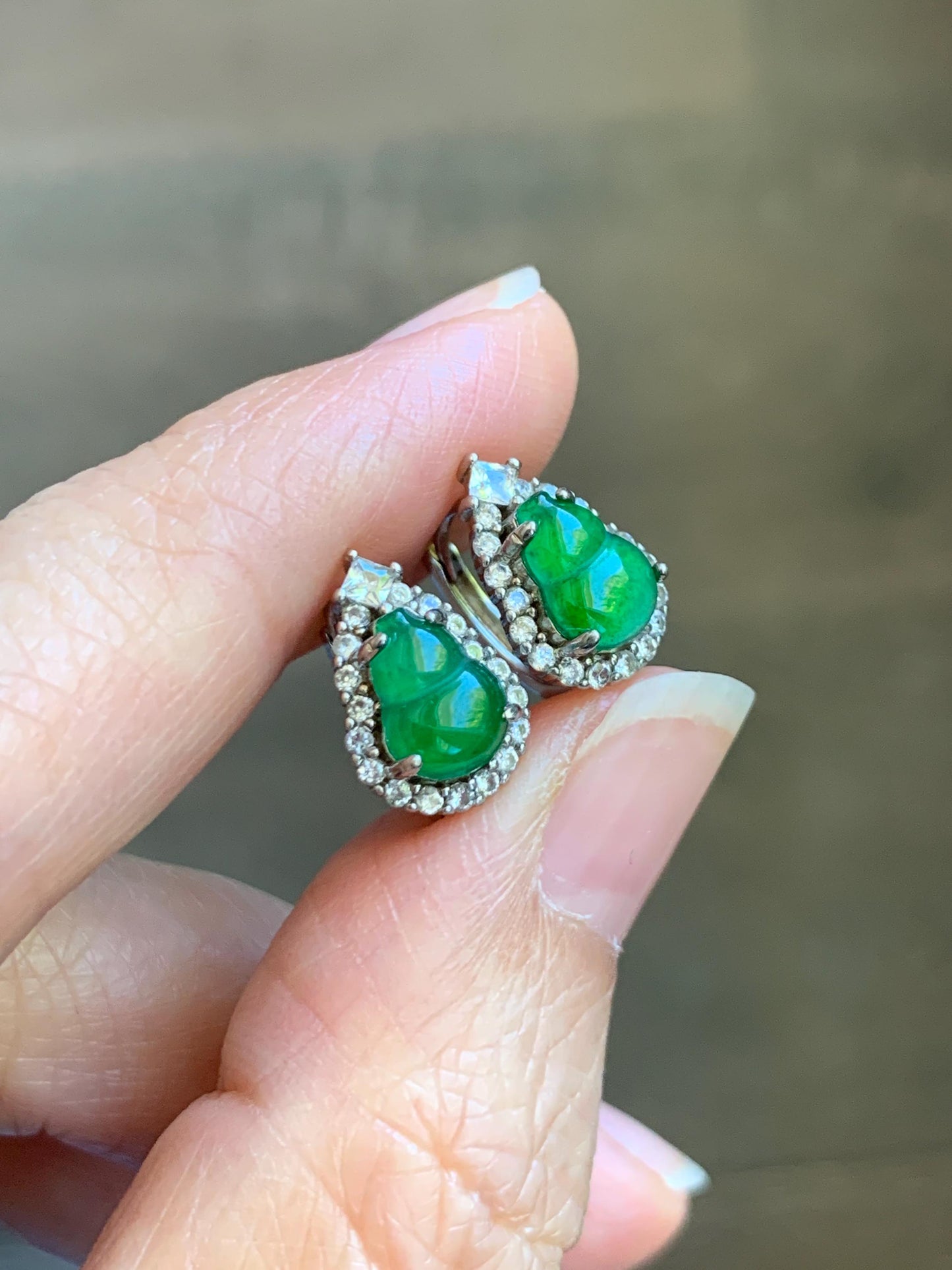 Natural Grade A Guatemalan Icy Translucent Vibrant Green Jade Jadeite Gourd Hulu Hoop Huggie Earrings Sterling Silver 天然冰危绿翡翠葫芦银镶耳包 WDH110B
