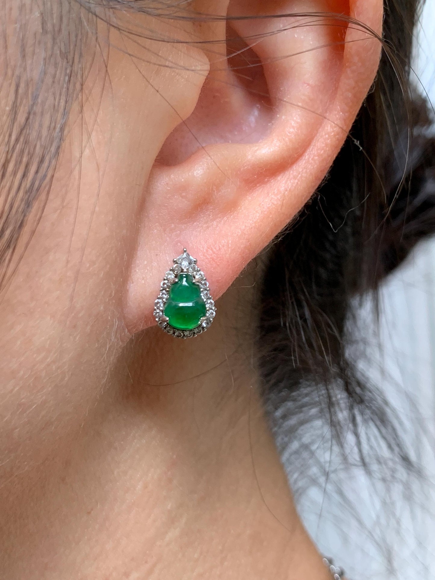 Natural Grade A Guatemalan Icy Translucent Vibrant Green Jade Jadeite Gourd Hulu Hoop Huggie Earrings Sterling Silver 天然冰危绿翡翠葫芦银镶耳包 WDH110B