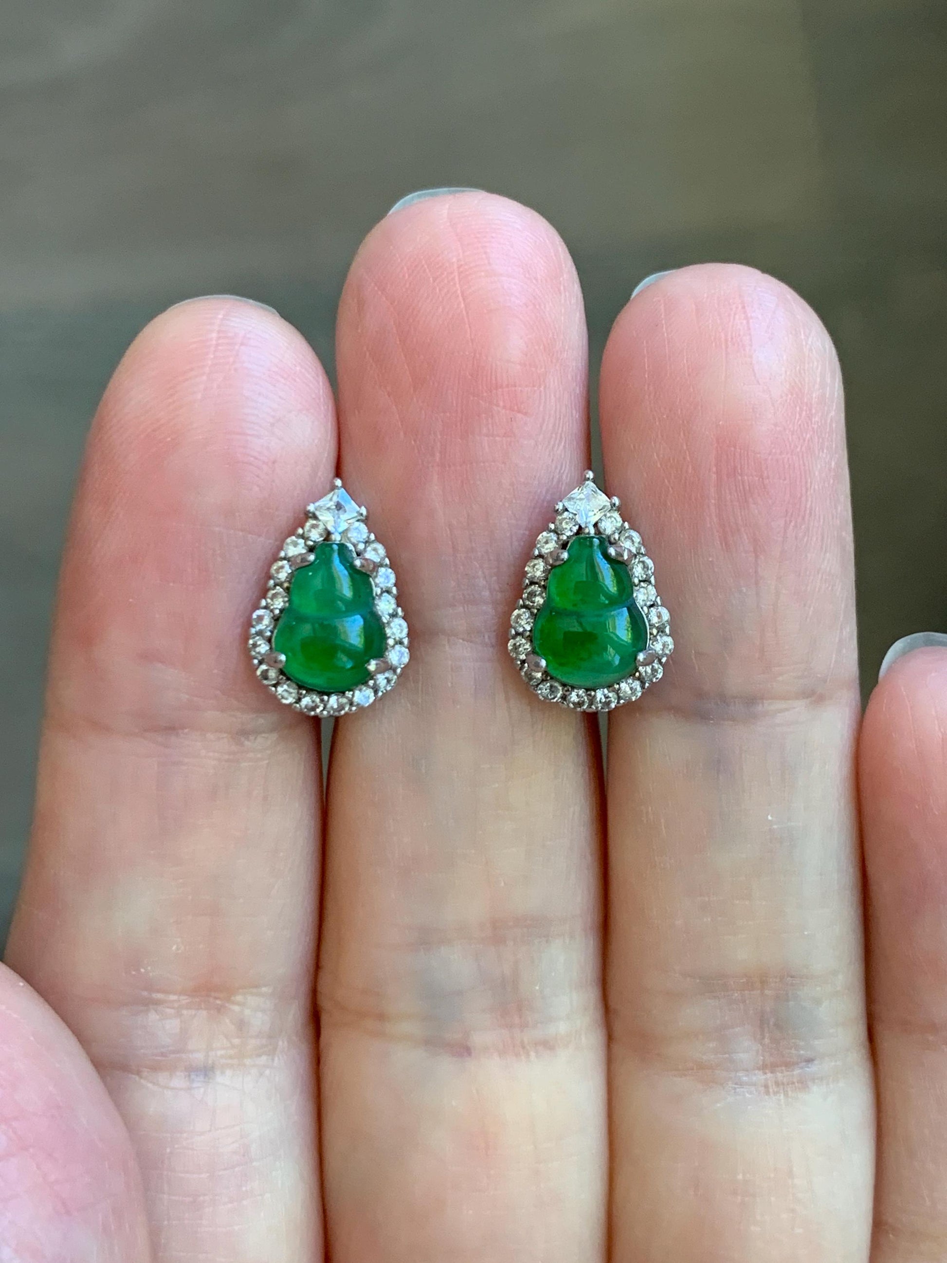 Natural Grade A Guatemalan Icy Translucent Vibrant Green Jade Jadeite Gourd Hulu Hoop Huggie Earrings Sterling Silver 天然冰危绿翡翠葫芦银镶耳包 WDH110B
