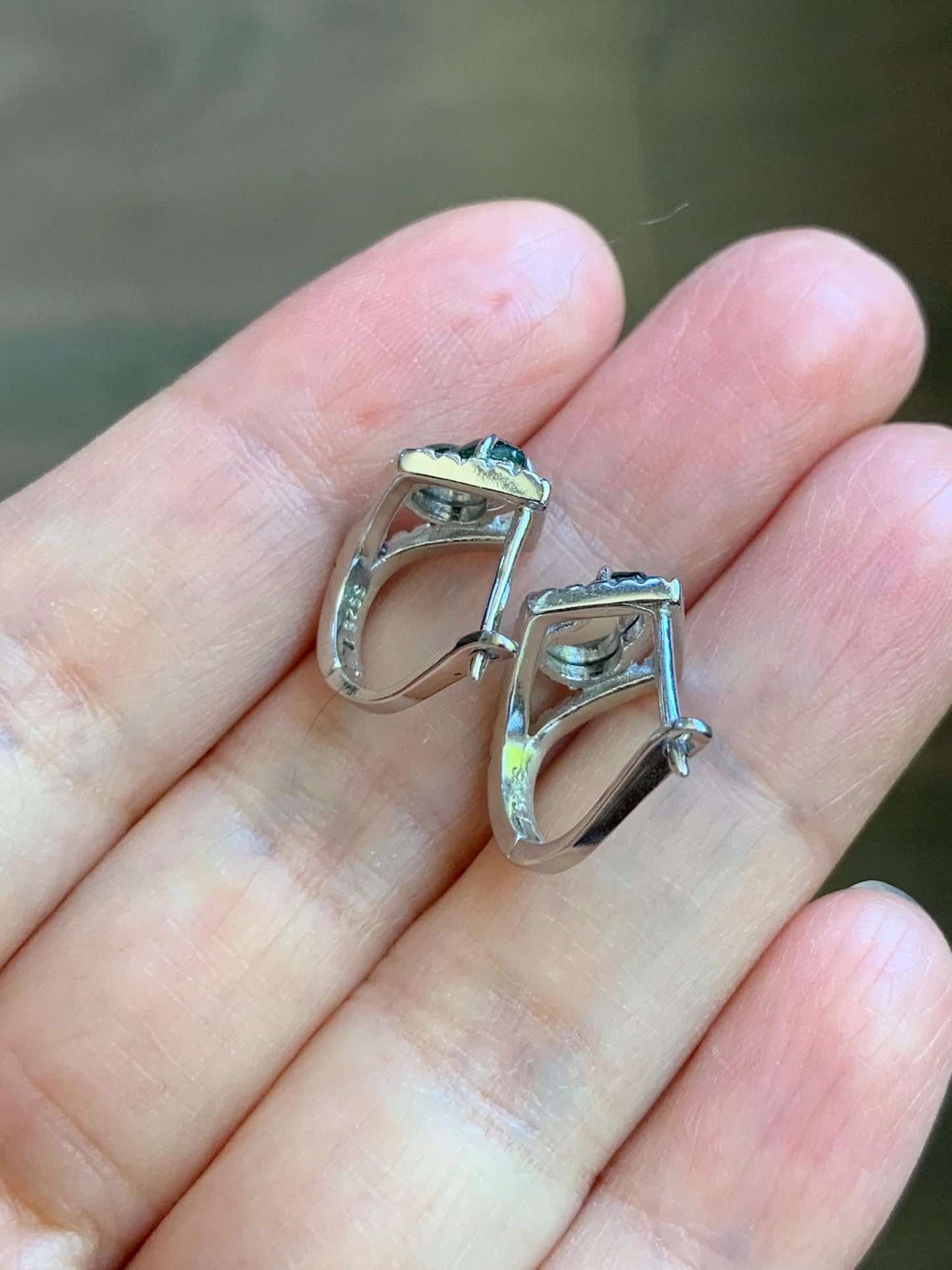 Natural Grade A Guatemalan Icy Translucent Vibrant Green Jade Jadeite Gourd Hulu Hoop Huggie Earrings Sterling Silver 天然冰危绿翡翠葫芦银镶耳包 WDH110B