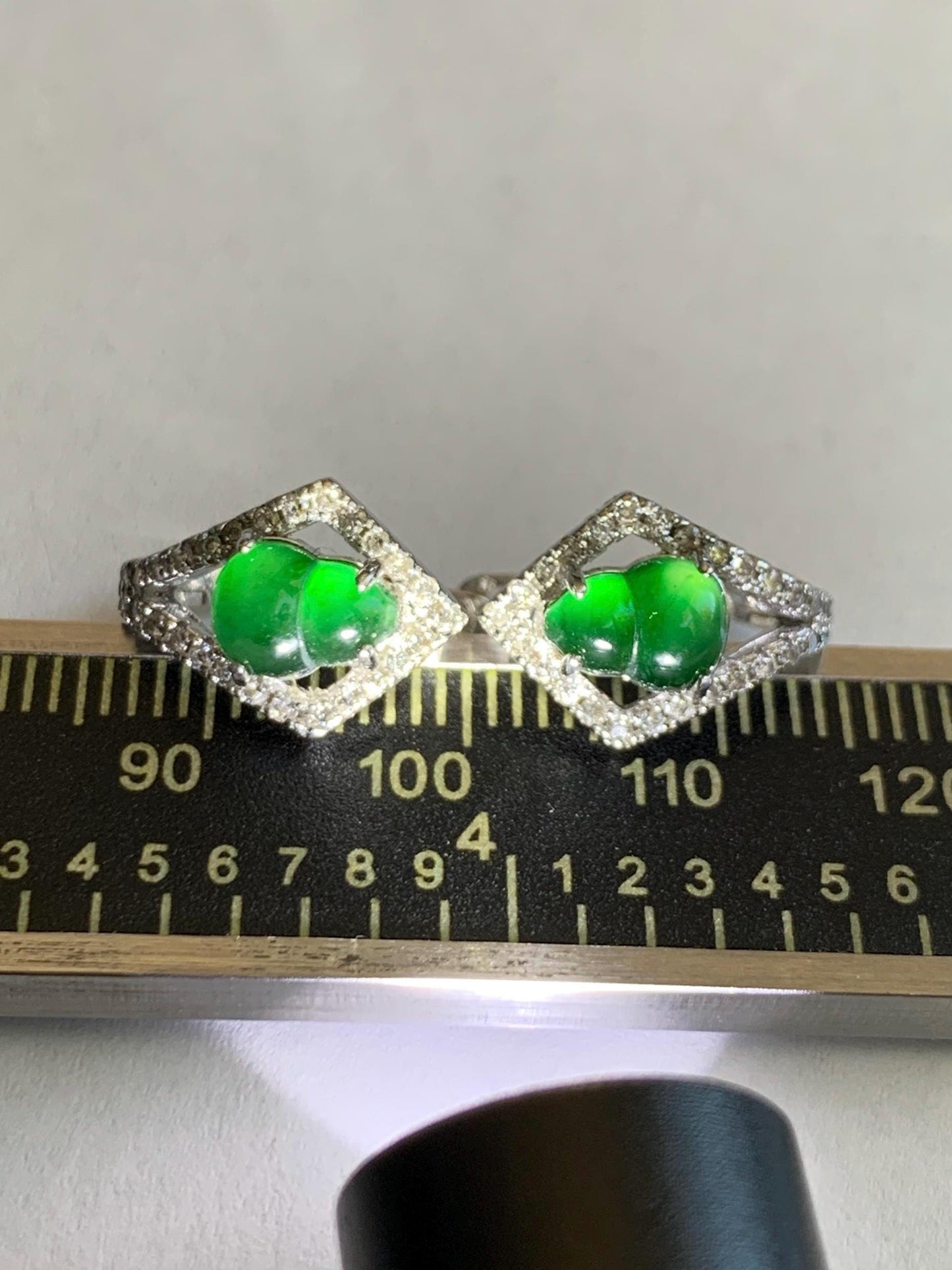 Natural Grade A Guatemalan Icy Translucent Vibrant Green Jade Jadeite Gourd Hulu Hoop Huggie Earrings Sterling Silver 天然冰危绿翡翠葫芦银镶耳包 WDH110B