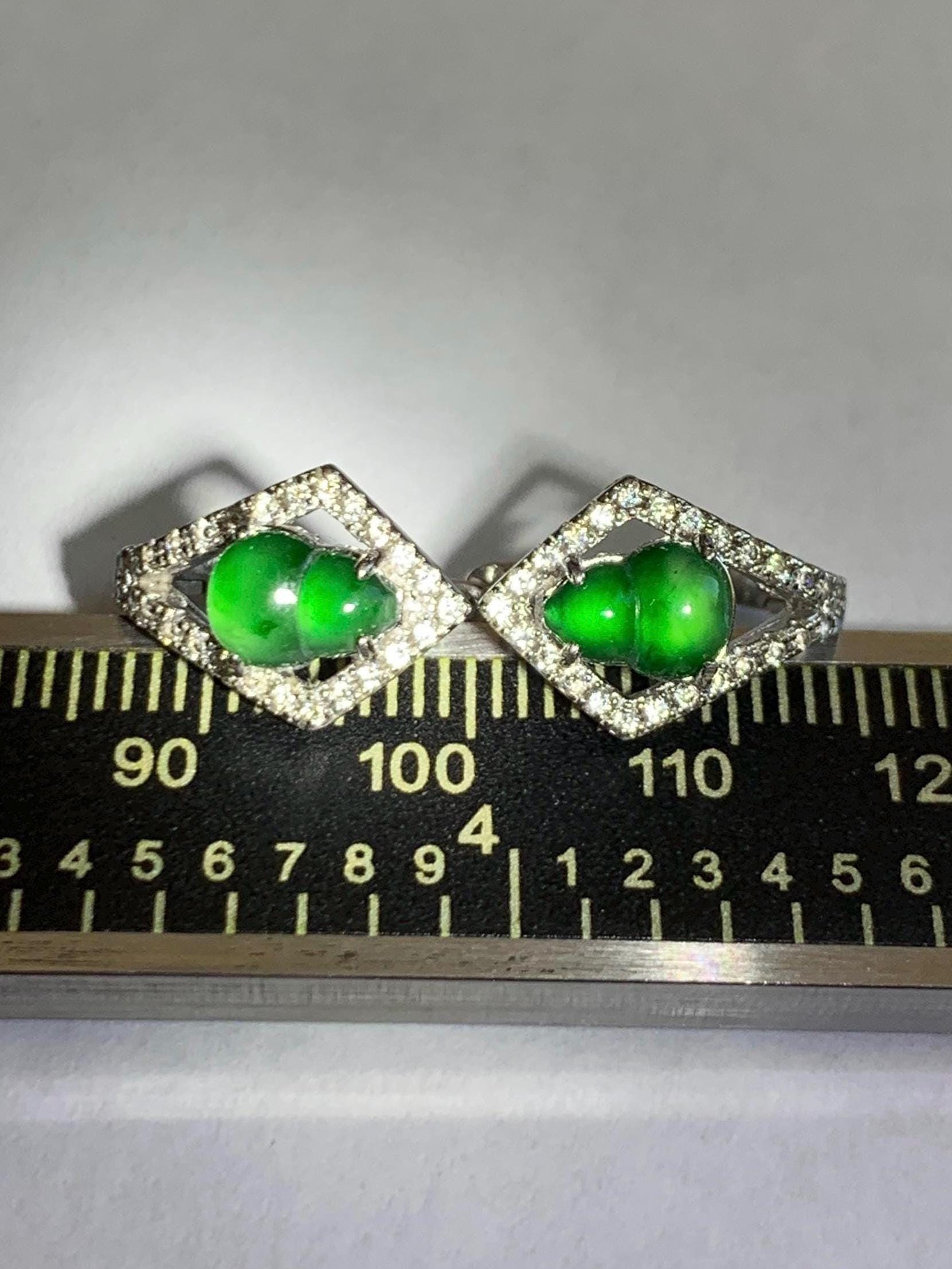 Natural Grade A Guatemalan Icy Translucent Vibrant Green Jade Jadeite Gourd Hulu Hoop Huggie Earrings Sterling Silver 天然冰危绿翡翠葫芦银镶耳包 WDH110B