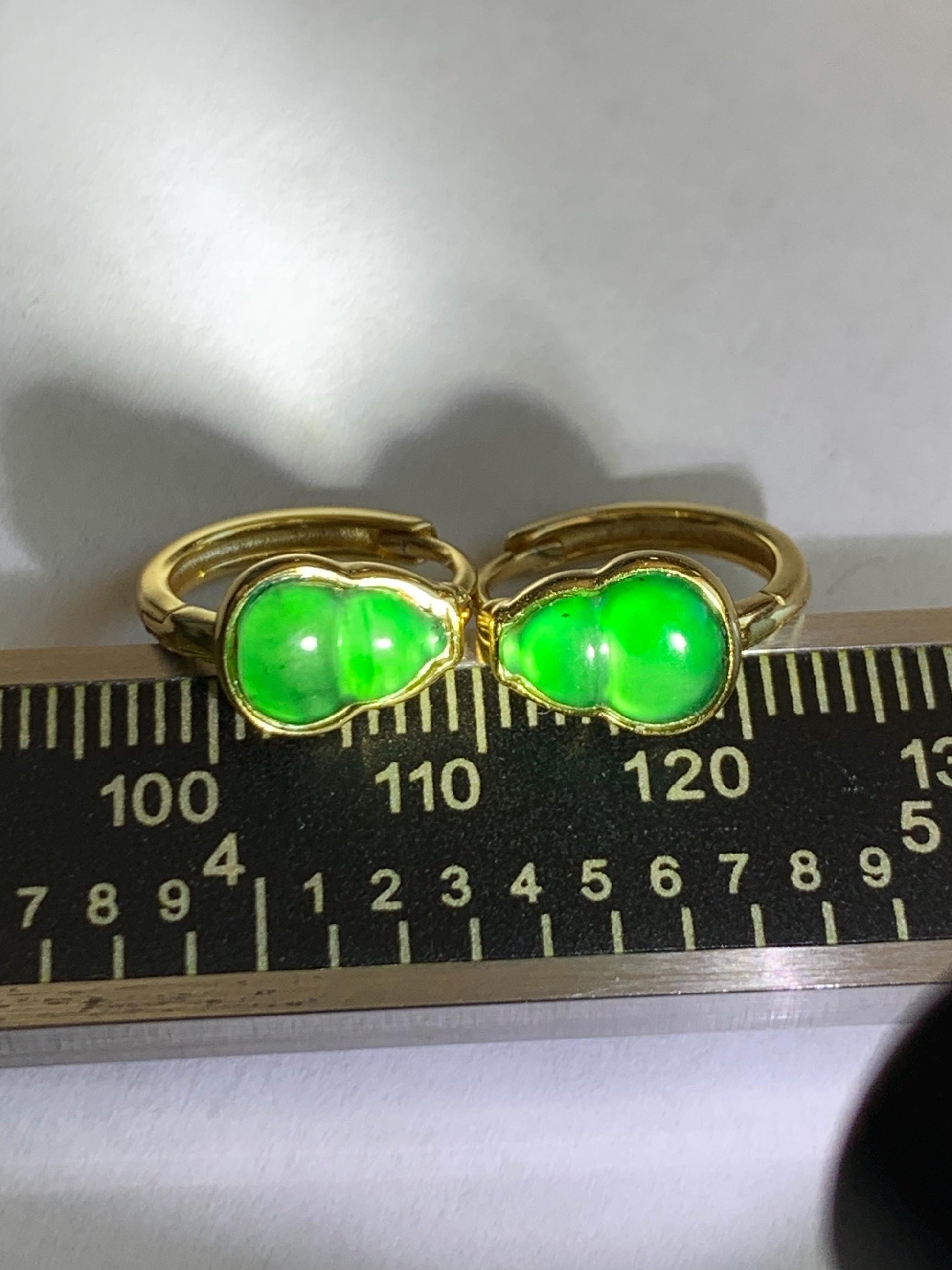 Natural Grade A Guatemalan Icy Translucent Vibrant Green Gourd Jade Jadeite Hoop Earrings Sterling Silver Yellow Gold 天然冰危绿翡翠葫芦银镶耳包 WDH108