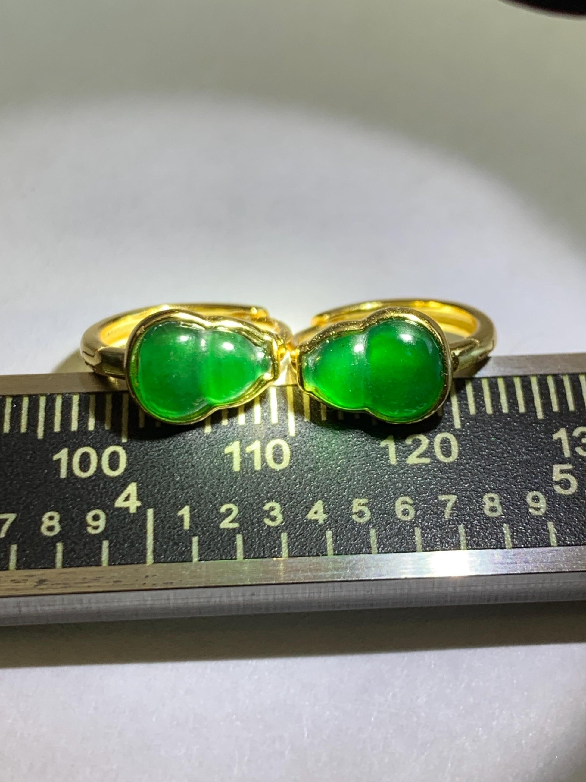 Natural Grade A Guatemalan Icy Translucent Vibrant Green Gourd Jade Jadeite Hoop Earrings Sterling Silver Yellow Gold 天然冰危绿翡翠葫芦银镶耳包 WDH108
