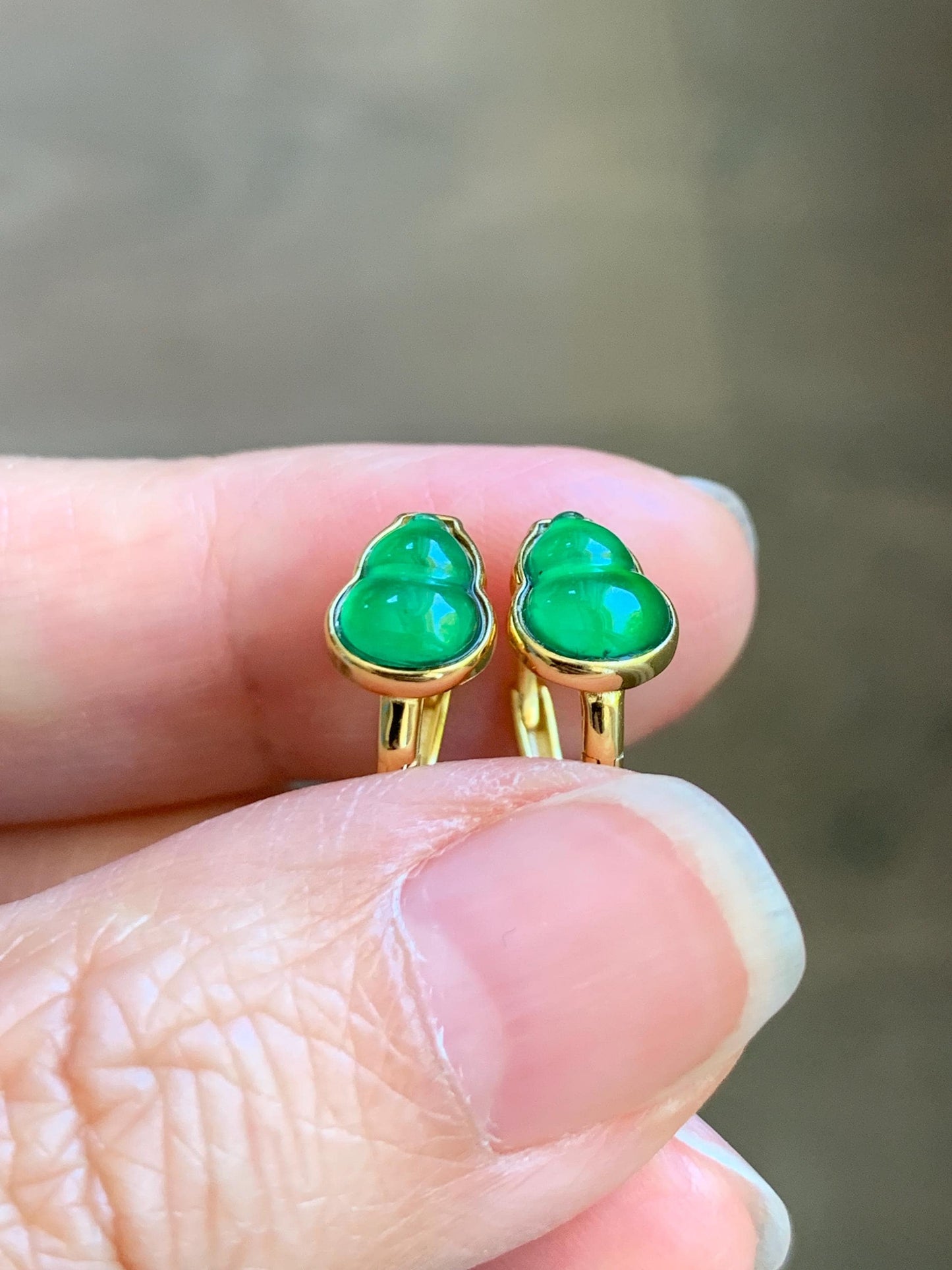 Natural Grade A Guatemalan Icy Translucent Vibrant Green Gourd Jade Jadeite Hoop Earrings Sterling Silver Yellow Gold 天然冰危绿翡翠葫芦银镶耳包 WDH108