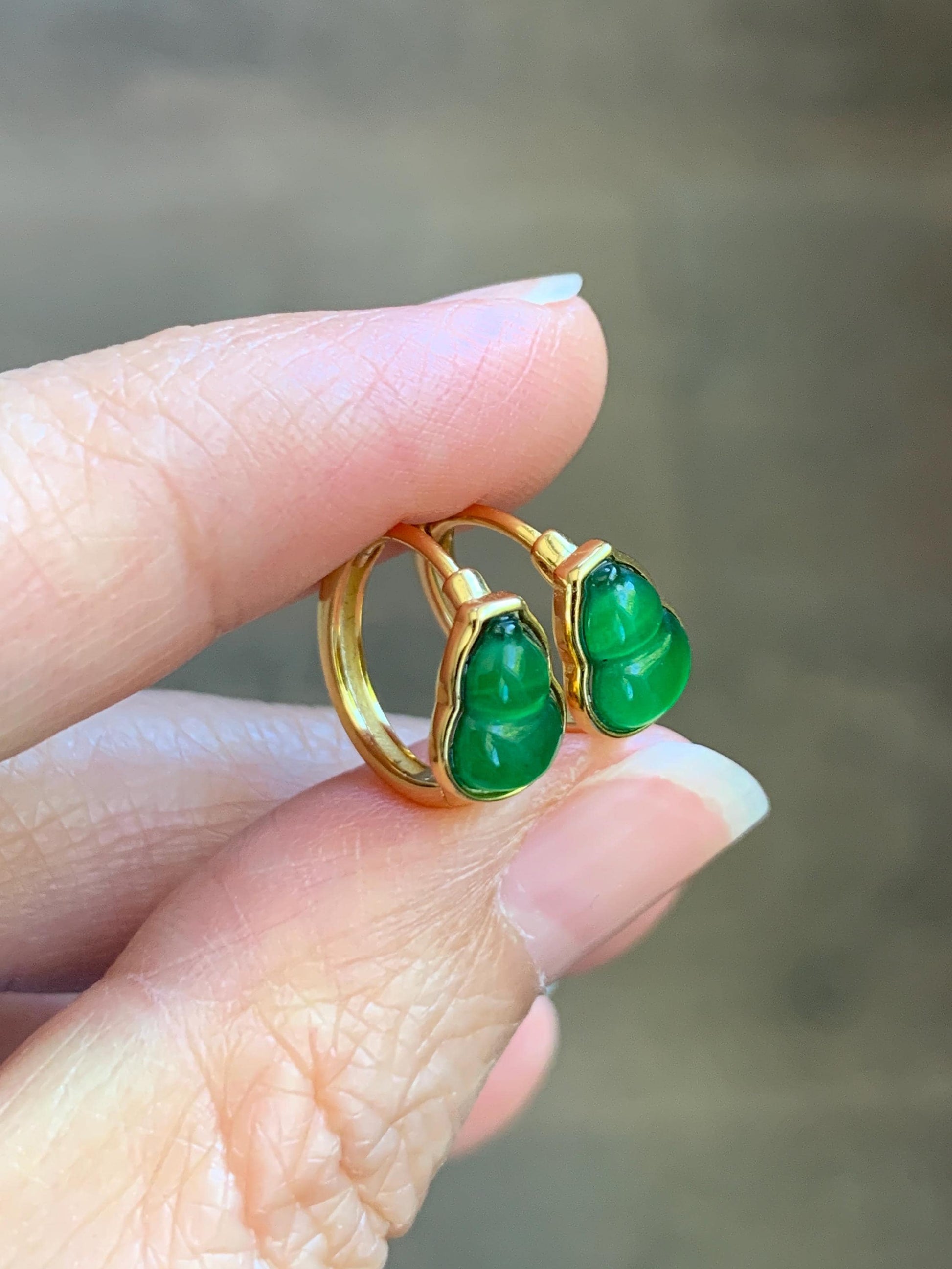 Natural Grade A Guatemalan Icy Translucent Vibrant Green Gourd Jade Jadeite Hoop Earrings Sterling Silver Yellow Gold 天然冰危绿翡翠葫芦银镶耳包 WDH108
