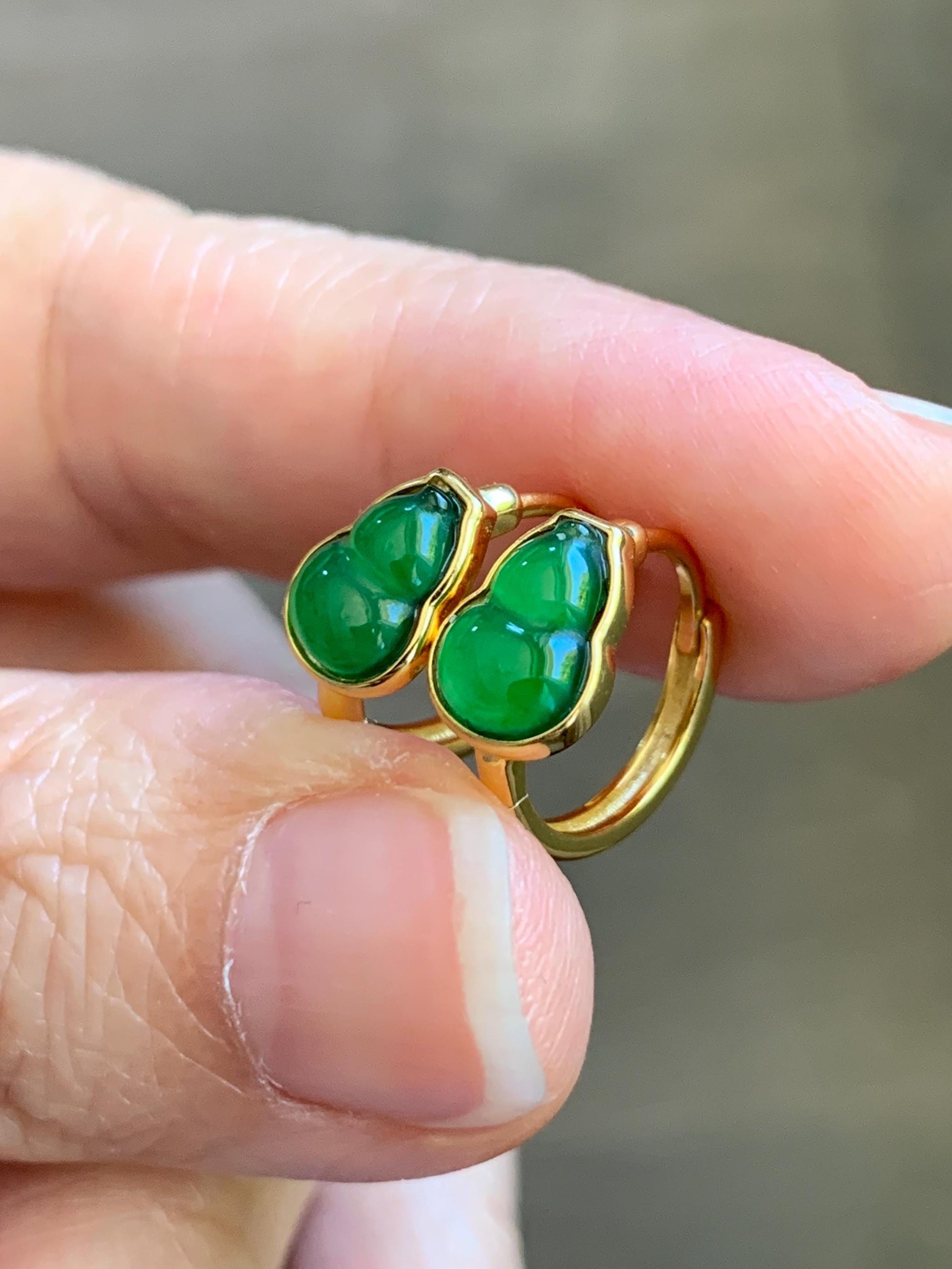Natural Grade A Guatemalan Icy Translucent Vibrant Green Gourd Jade Jadeite Hoop Earrings Sterling Silver Yellow Gold 天然冰危绿翡翠葫芦银镶耳包 WDH108