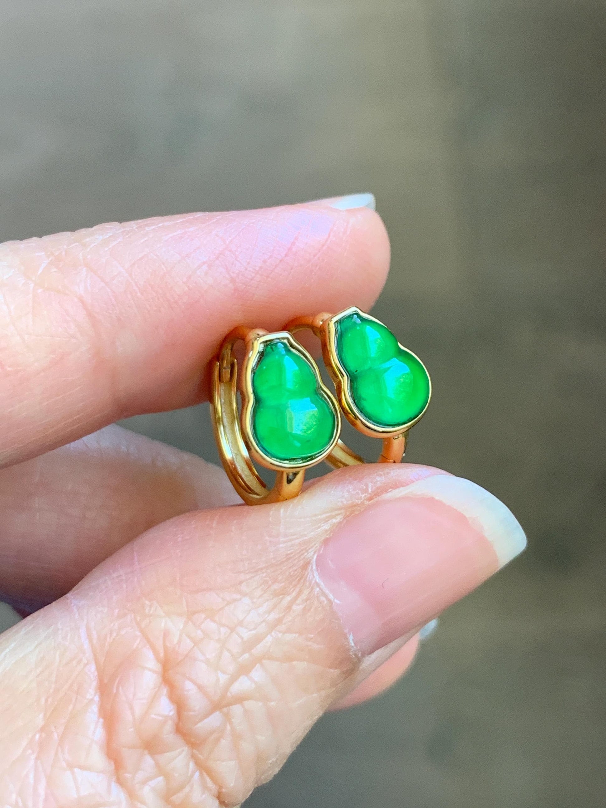 Natural Grade A Guatemalan Icy Translucent Vibrant Green Gourd Jade Jadeite Hoop Earrings Sterling Silver Yellow Gold 天然冰危绿翡翠葫芦银镶耳包 WDH108