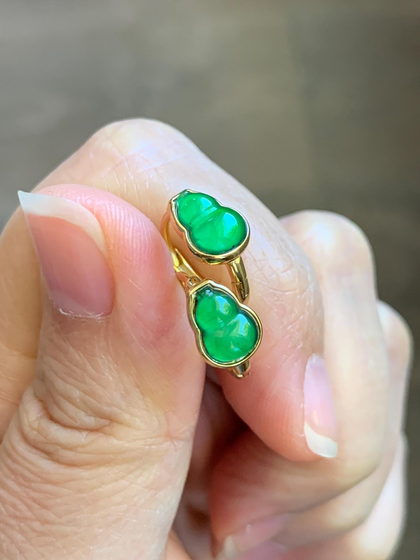 Natural Grade A Guatemalan Icy Translucent Vibrant Green Gourd Jade Jadeite Hoop Earrings Sterling Silver Yellow Gold 天然冰危绿翡翠葫芦银镶耳包 WDH108