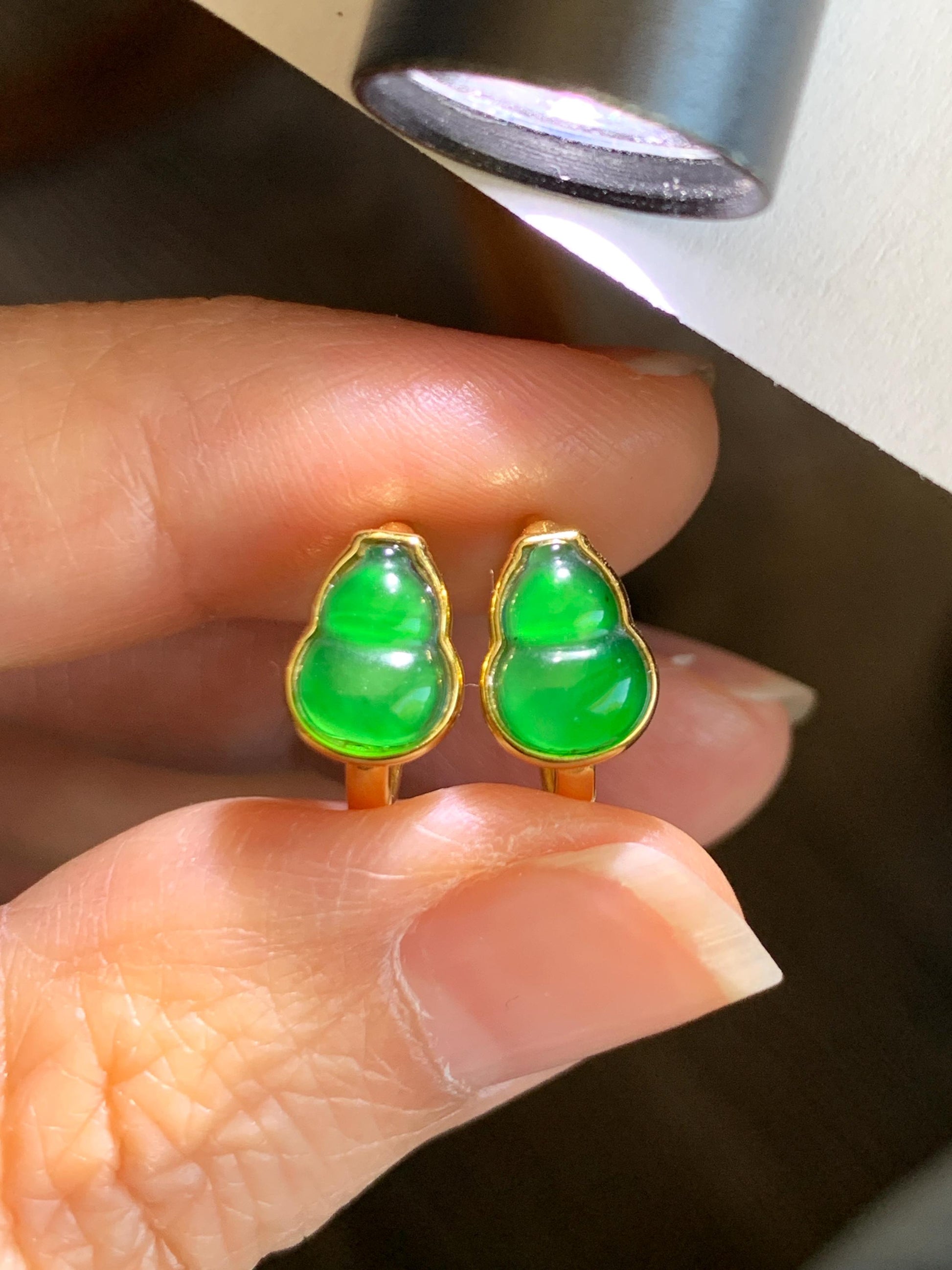 Natural Grade A Guatemalan Icy Translucent Vibrant Green Gourd Jade Jadeite Hoop Earrings Sterling Silver Yellow Gold 天然冰危绿翡翠葫芦银镶耳包 WDH108