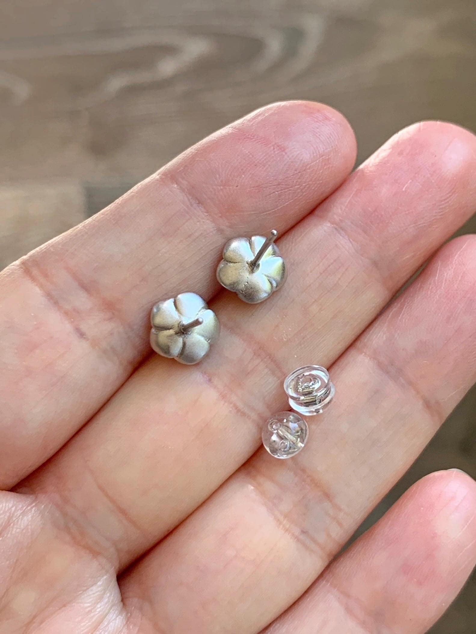 Petite Natural Grade A Guatemalan Icy Highly Translucent Vibrant Green Jade Jadeite Flower Stud Earrings Sterling Silver 天然冰危绿翡翠花银耳钉 XJH58Y