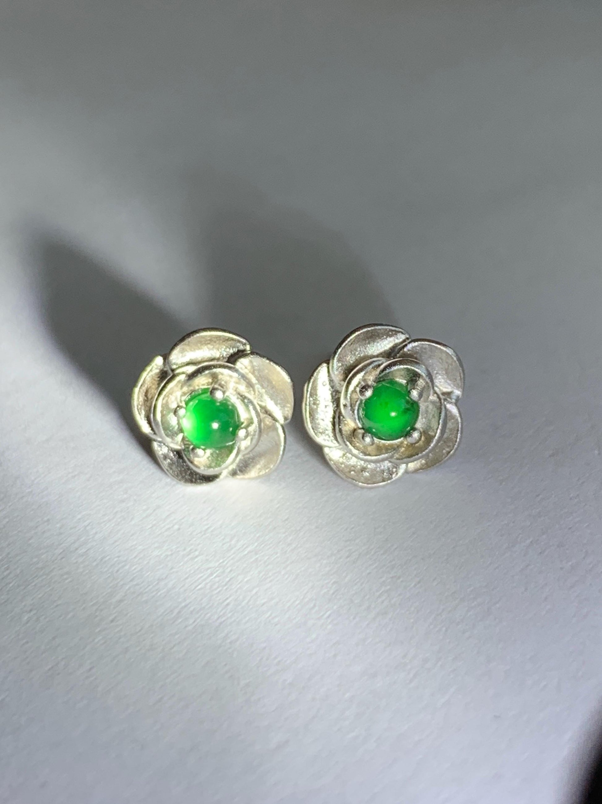 Petite Natural Grade A Guatemalan Icy Highly Translucent Vibrant Green Jade Jadeite Flower Stud Earrings Sterling Silver 天然冰危绿翡翠花银耳钉 XJH58Y