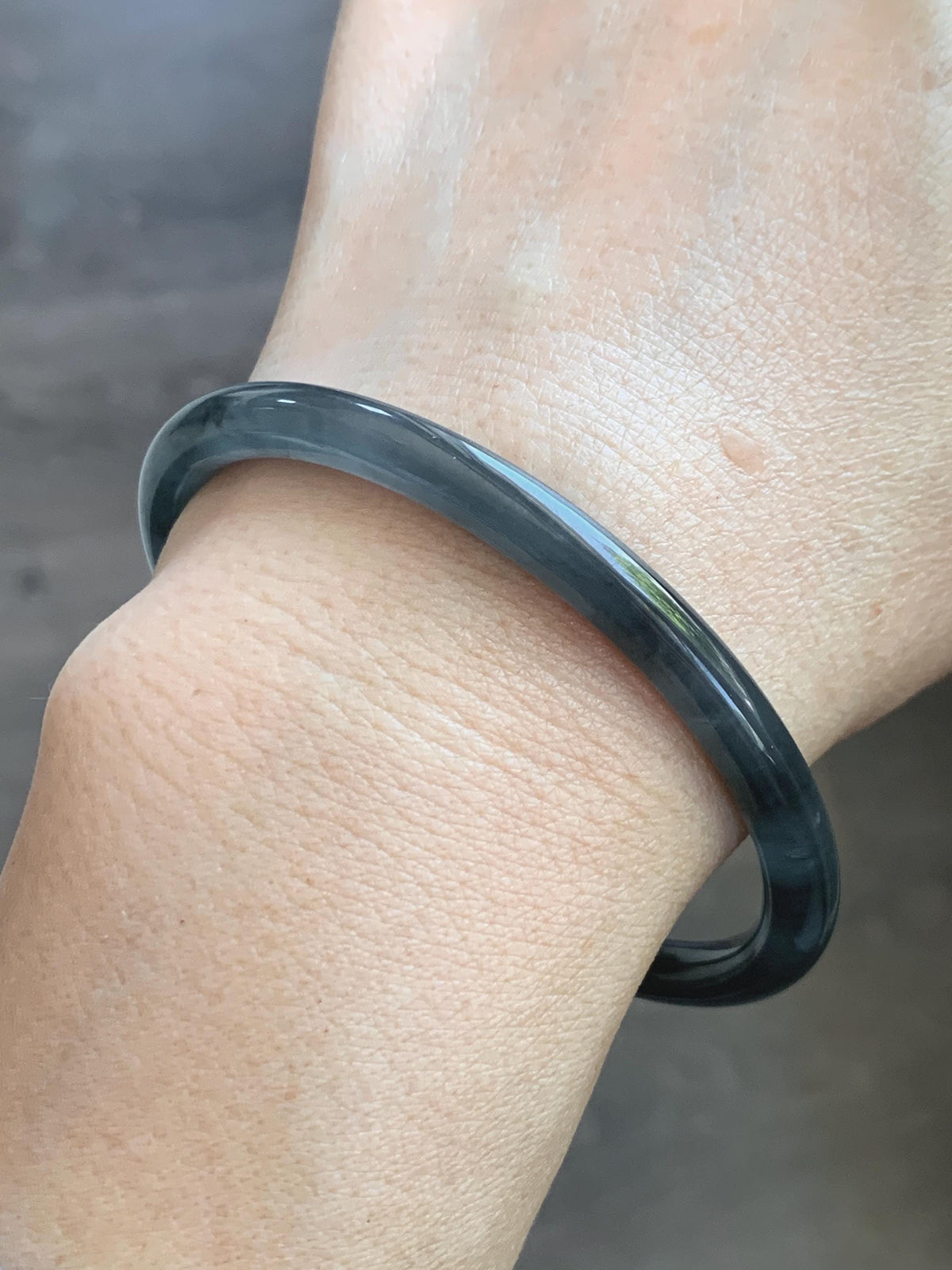 Certified Natural Grade A Guatemalan Icy Translucent Dark Gray Wuji Jade Jadeite Bangle Bracelet 58.6mm 7.25” 18g 天然冰危深灰乌鸡翡翠圆条手镯 1187
