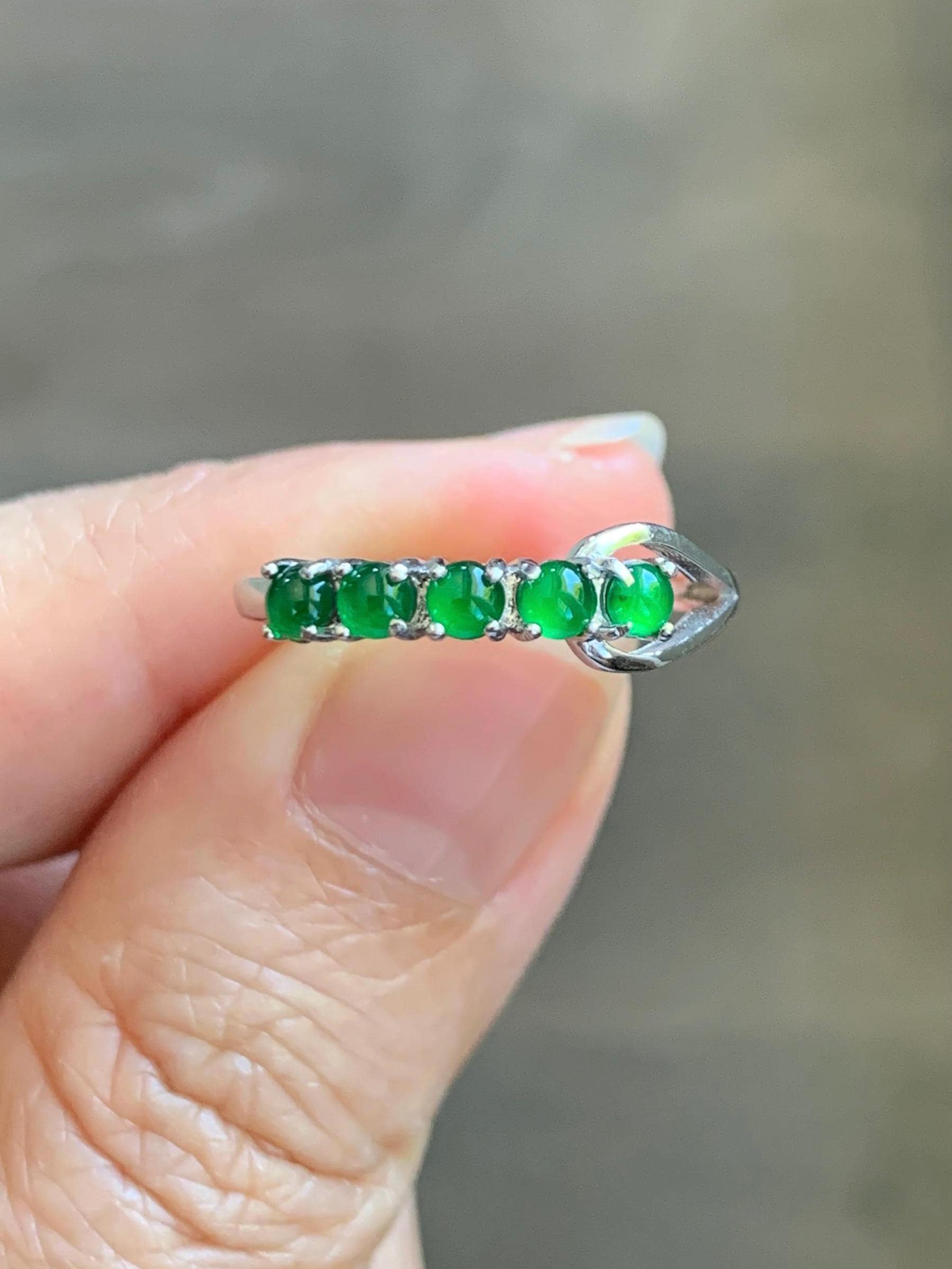 Natural Grade A Guatemalan Icy Translucent Vibrant Green 5-Stone Jade Jadeite Band Ring Sterling Silver Size Adjustable 天然冰危绿翡翠镶嵌排戒 WPJ88