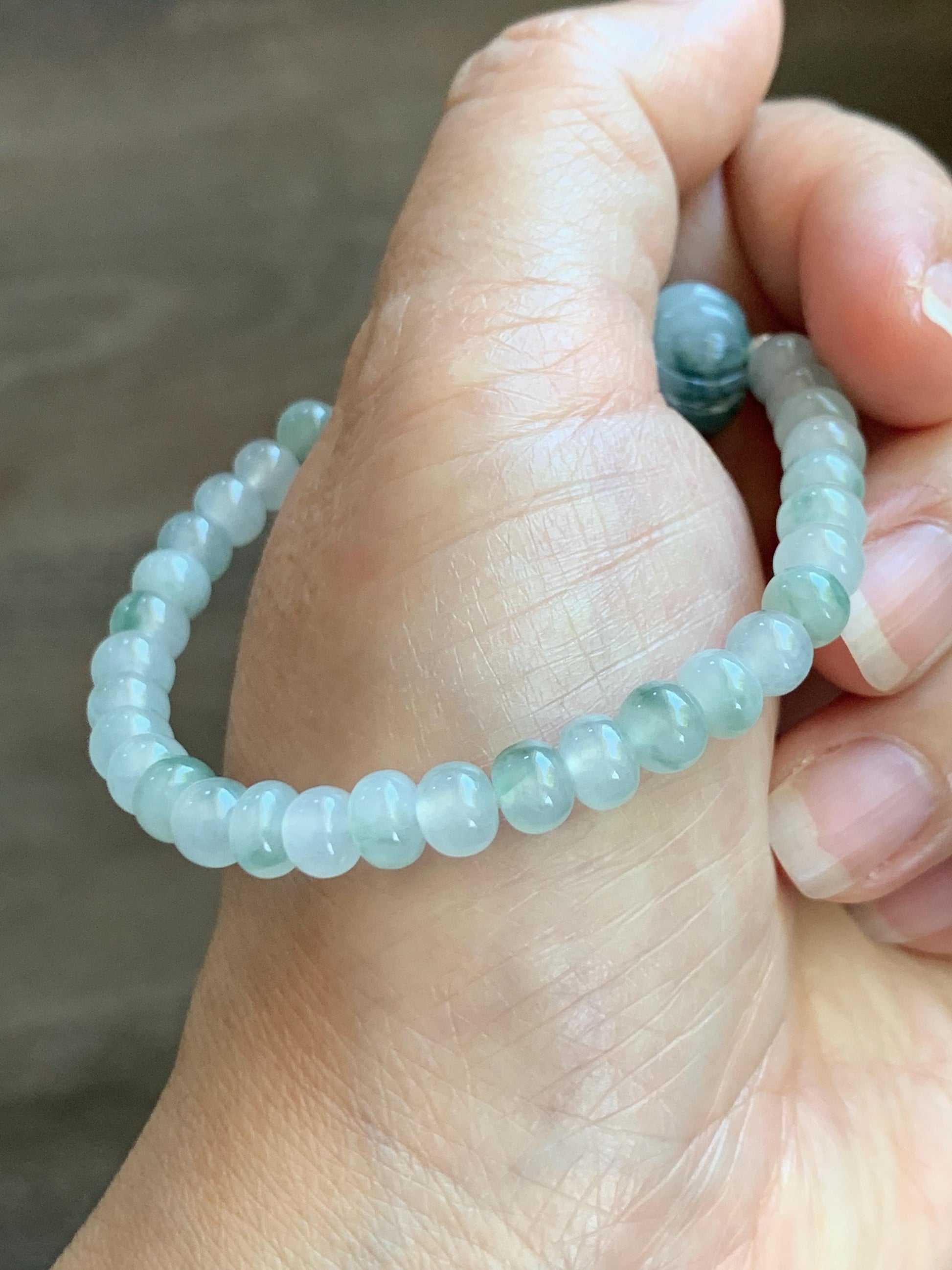 Natural Grade A Icy Translucent Light Green Marbled Jade Jadeite Drum Beads Goldfish Charm Beaded Bracelet 6.75" 14g 天然冰胶飘花翡翠鼓珠金鱼手串 MPJ425