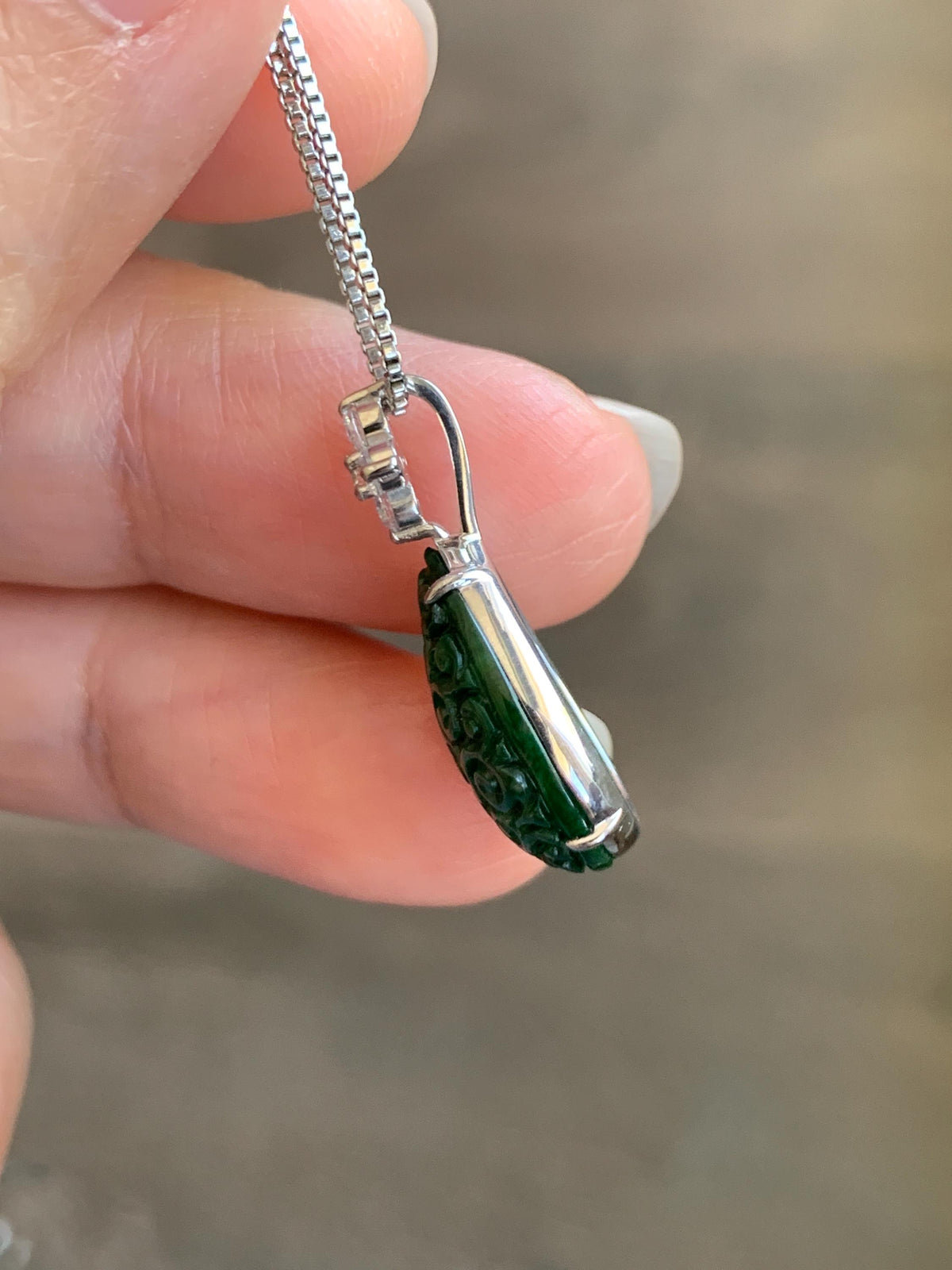 Certified Natural Grade A Intense Green Jade Jadeite Engraved Teardrop Pendant Sterling Silver Moissanite 2.17g 天然满绿花青翡翠仿古雕水滴吊坠 1000