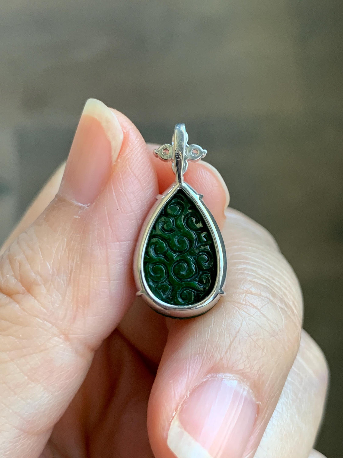 Certified Natural Grade A Intense Green Jade Jadeite Engraved Teardrop Pendant Sterling Silver Moissanite 2.2g 天然满绿花青翡翠仿古雕水滴吊坠 1002