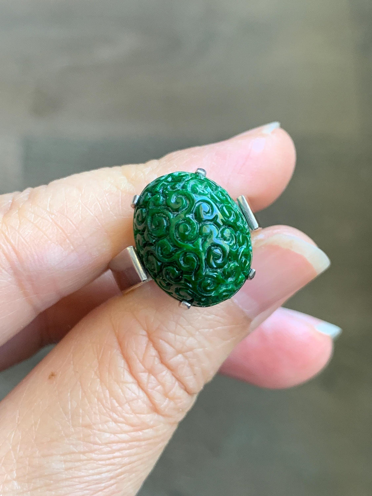 Certified Natural Grade A Icy Intense Green Hua Qing Jade Jadeite Engraved Large Oval Ring Size 7.25 US 9.41g 天然满绿花青翡翠仿古雕大蛋面戒指 1020