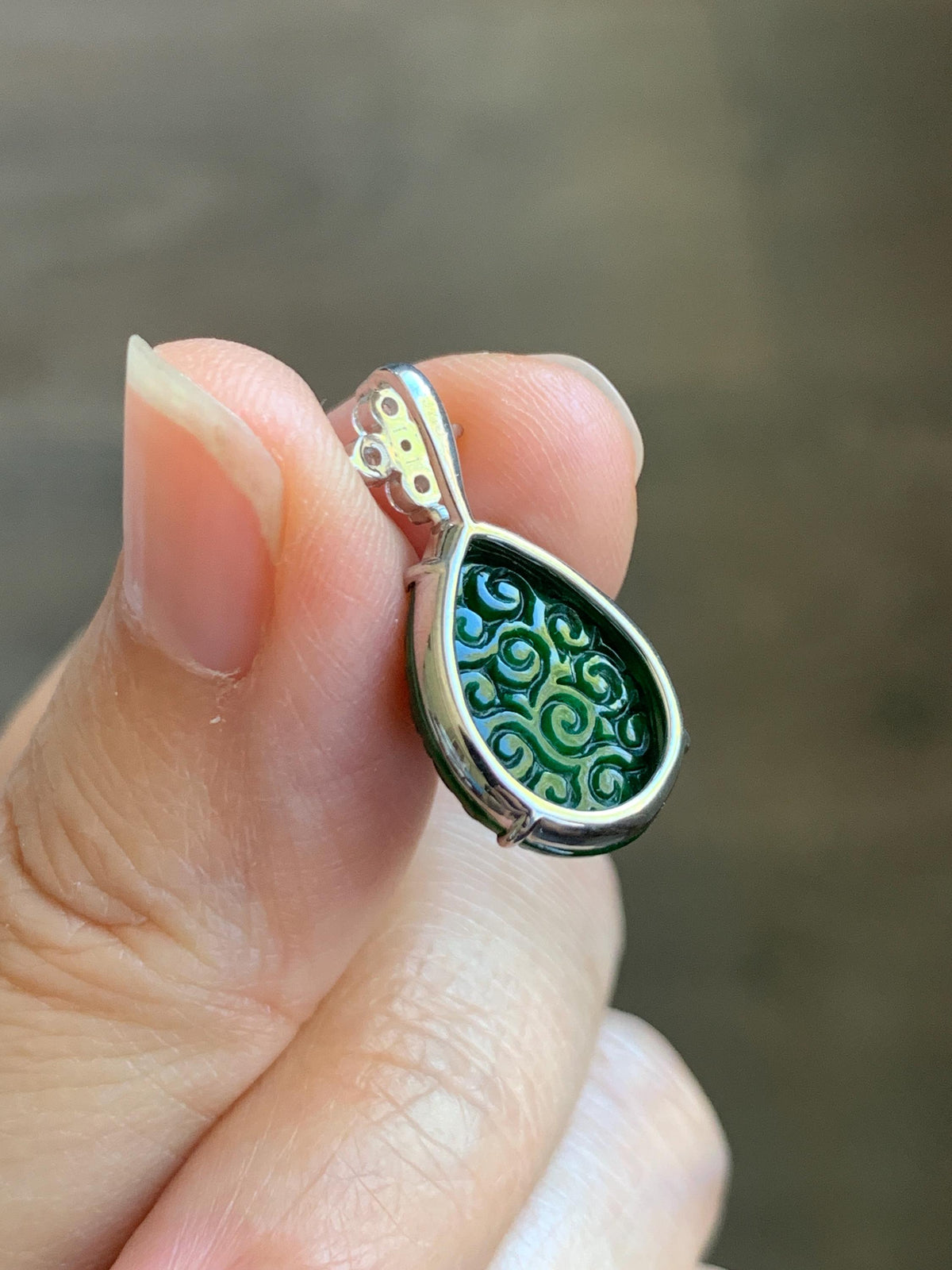 Certified Natural Grade A Intense Green Jade Jadeite Engraved Teardrop Pendant Sterling Silver Moissanite 2.17g 天然满绿花青翡翠仿古雕水滴吊坠 1000