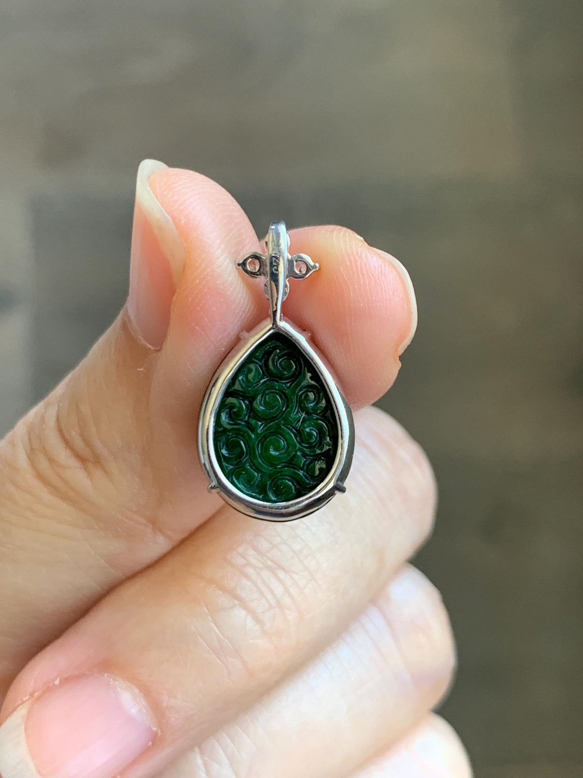 Certified Natural Grade A Intense Green Jade Jadeite Engraved Teardrop Pendant Sterling Silver Moissanite 2.17g 天然满绿花青翡翠仿古雕水滴吊坠 1000