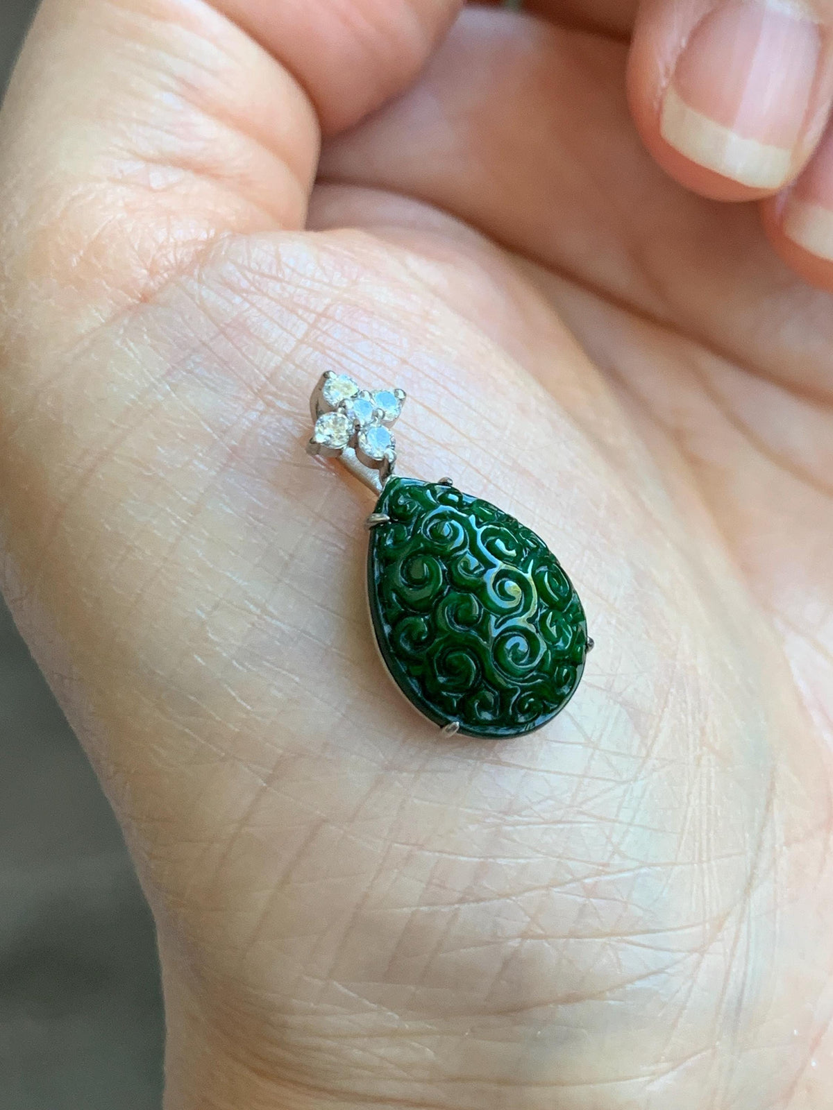 Certified Natural Grade A Intense Green Jade Jadeite Engraved Teardrop Pendant Sterling Silver Moissanite 2.17g 天然满绿花青翡翠仿古雕水滴吊坠 1000