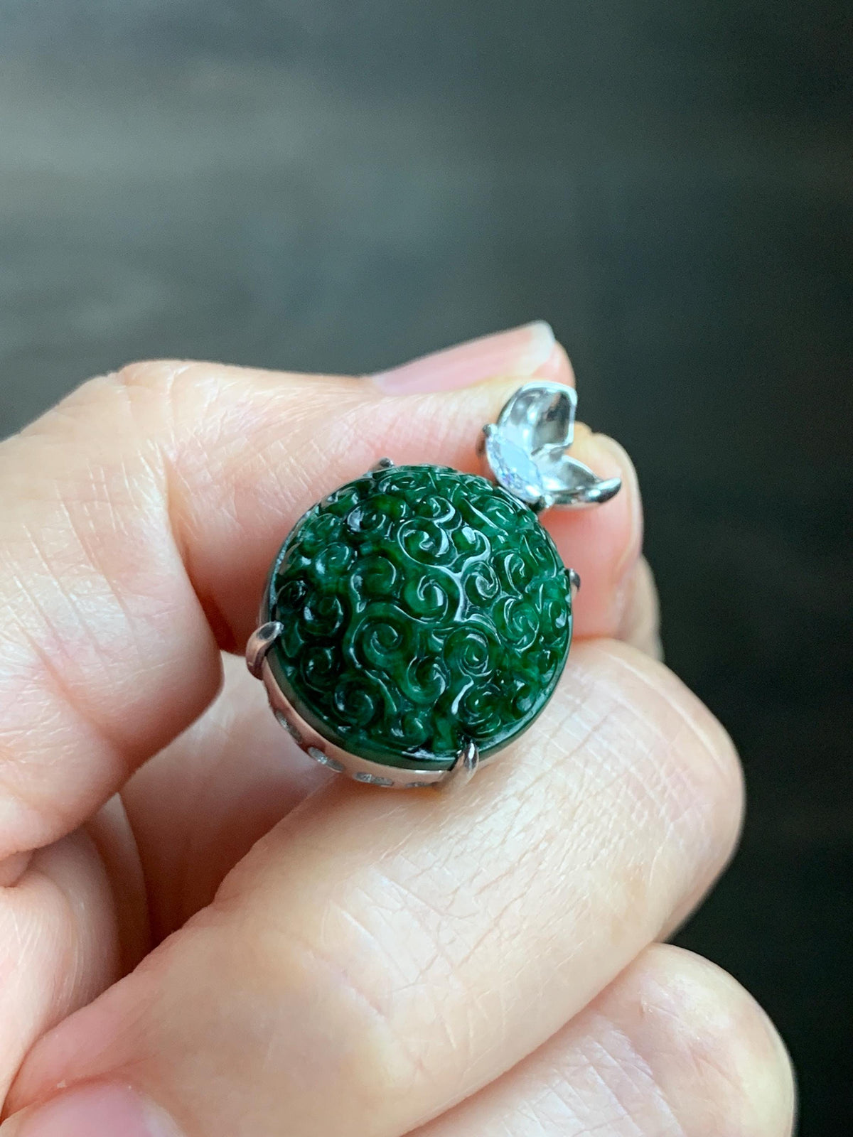 Certified Natural Grade A Intense Green Jade Jadeite Engraved Oval Pendant Sterling Silver Moissanite 6.11g 天然满绿花青翡翠仿古雕椭圆吊坠 999