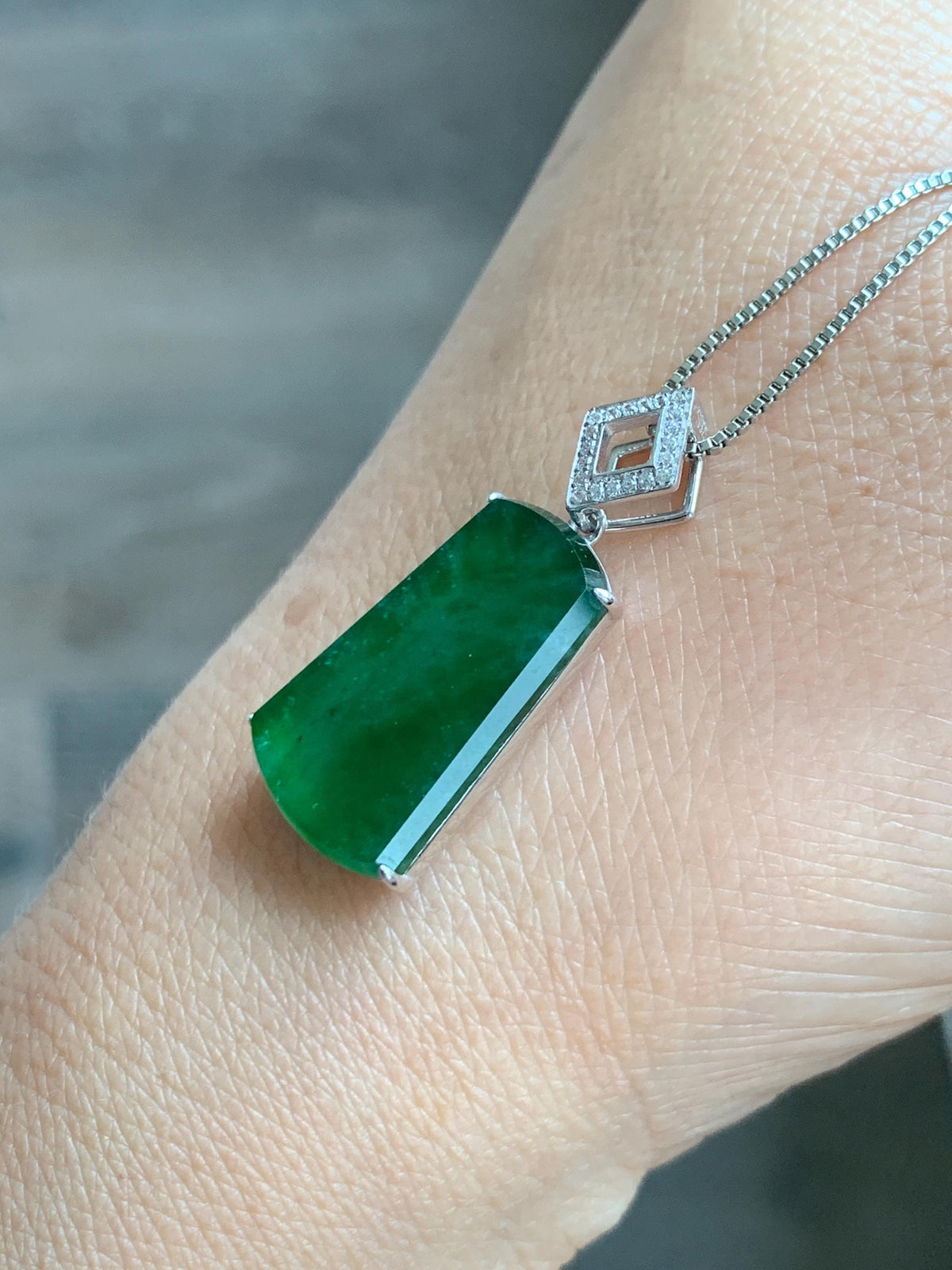 Certified Natural Grade A Guatemalan Icy Translucent Vibrant Green Jade Jadeite Wu Shi Pai Pendant Sterling Silver 3.83g 天然冰危绿翡翠无事牌镶嵌吊坠 1008