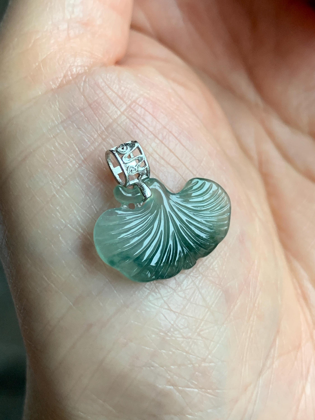 Petite Natural Grade A Icy Highly Translucent Dark Green Marbled Jade Jadeite Ginkgo Leaf Pendant Sterling Silver 天然冰胶飘花翡翠银杏叶迷你吊坠 MYX330A