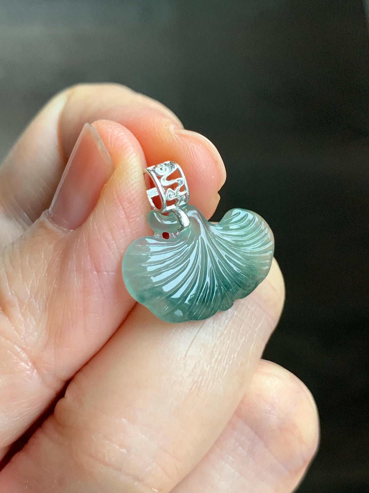 Petite Natural Grade A Icy Highly Translucent Dark Green Marbled Jade Jadeite Ginkgo Leaf Pendant Sterling Silver 天然冰胶飘花翡翠银杏叶迷你吊坠 MYX330A