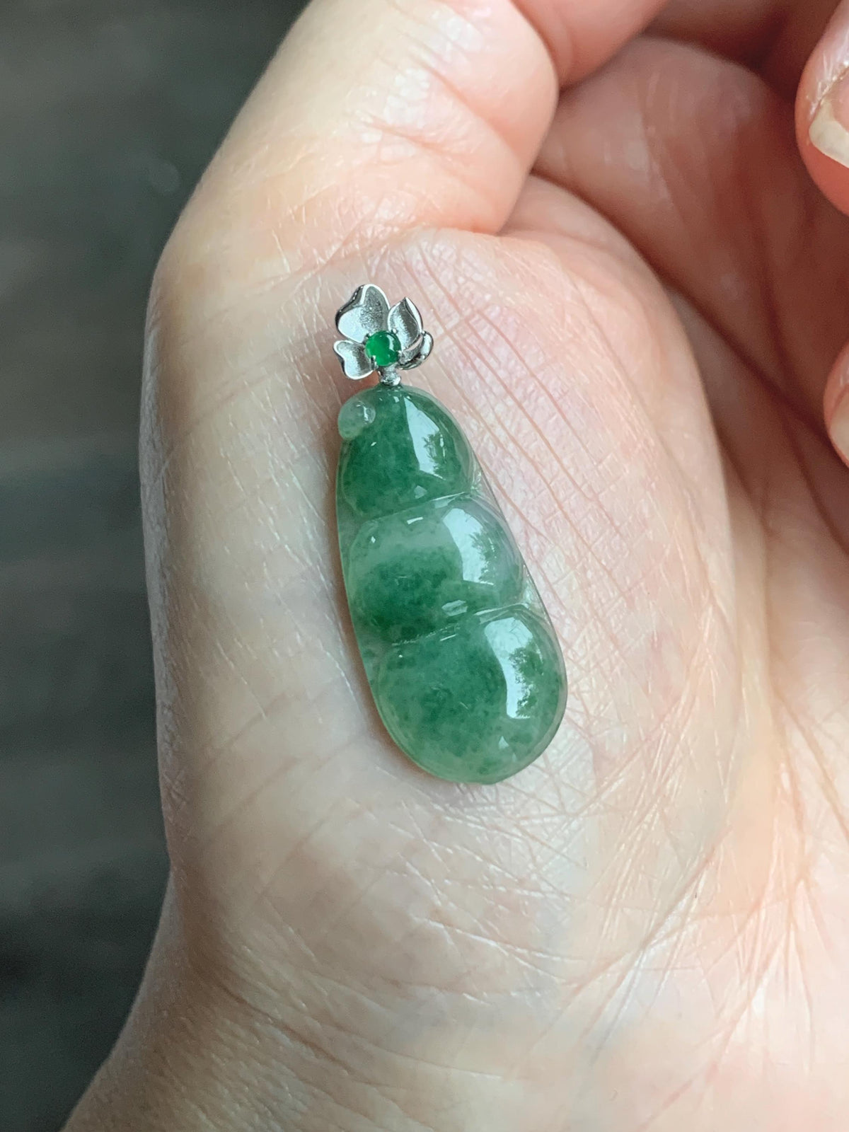 Certified Natural Grade A Icy Translucent Green Marbled Jade Jadeite Lucky Peapod Pendant Sterling Silver 2.33g 天然冰胶飘绿花翡翠福豆吊坠 1237