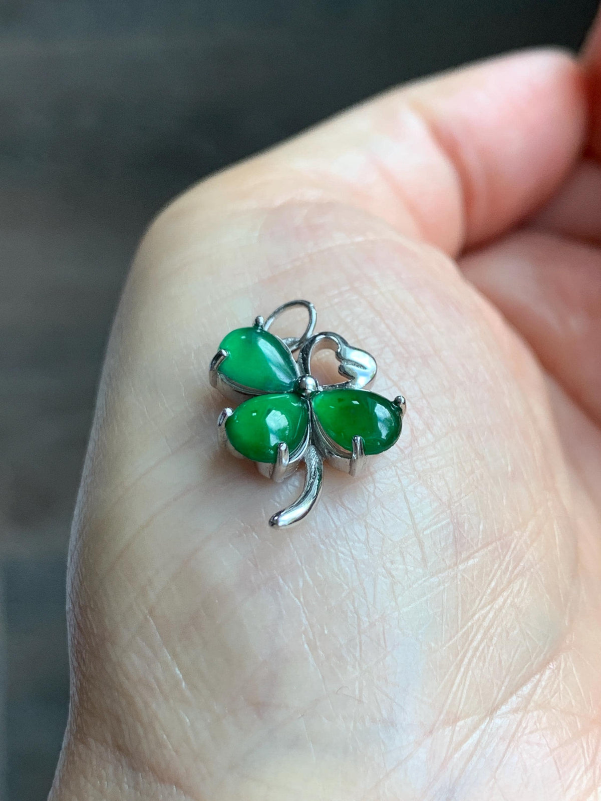 Natural Grade A Guatemalan Icy Translucent Vibrant Green Teardrop Jade Jadeite Clover Leaf Pendant Sterling Silver 天然冰危绿水滴翡翠四叶草镶嵌吊坠 WLC165