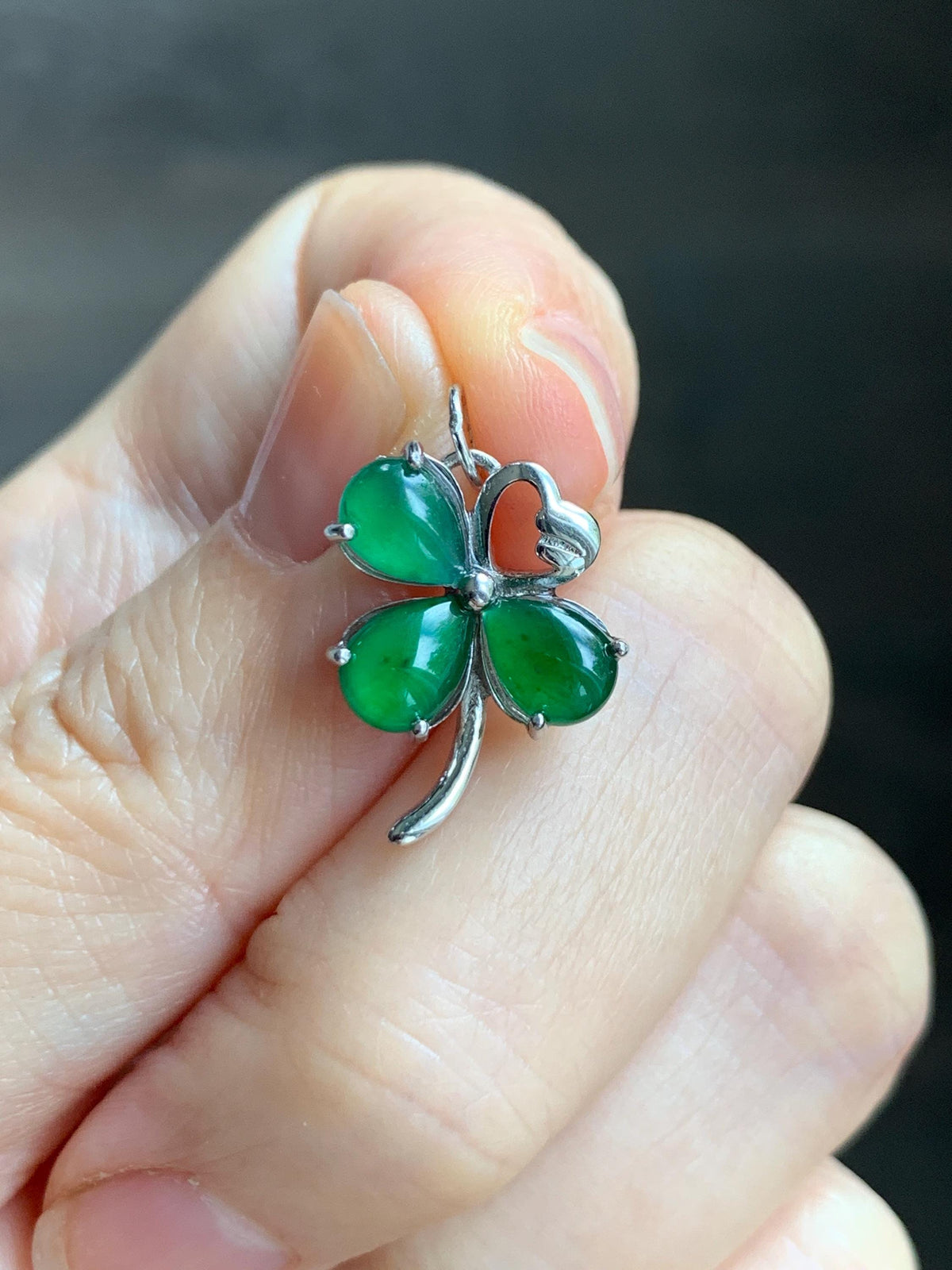 Natural Grade A Guatemalan Icy Translucent Vibrant Green Teardrop Jade Jadeite Clover Leaf Pendant Sterling Silver 天然冰危绿水滴翡翠四叶草镶嵌吊坠 WLC165
