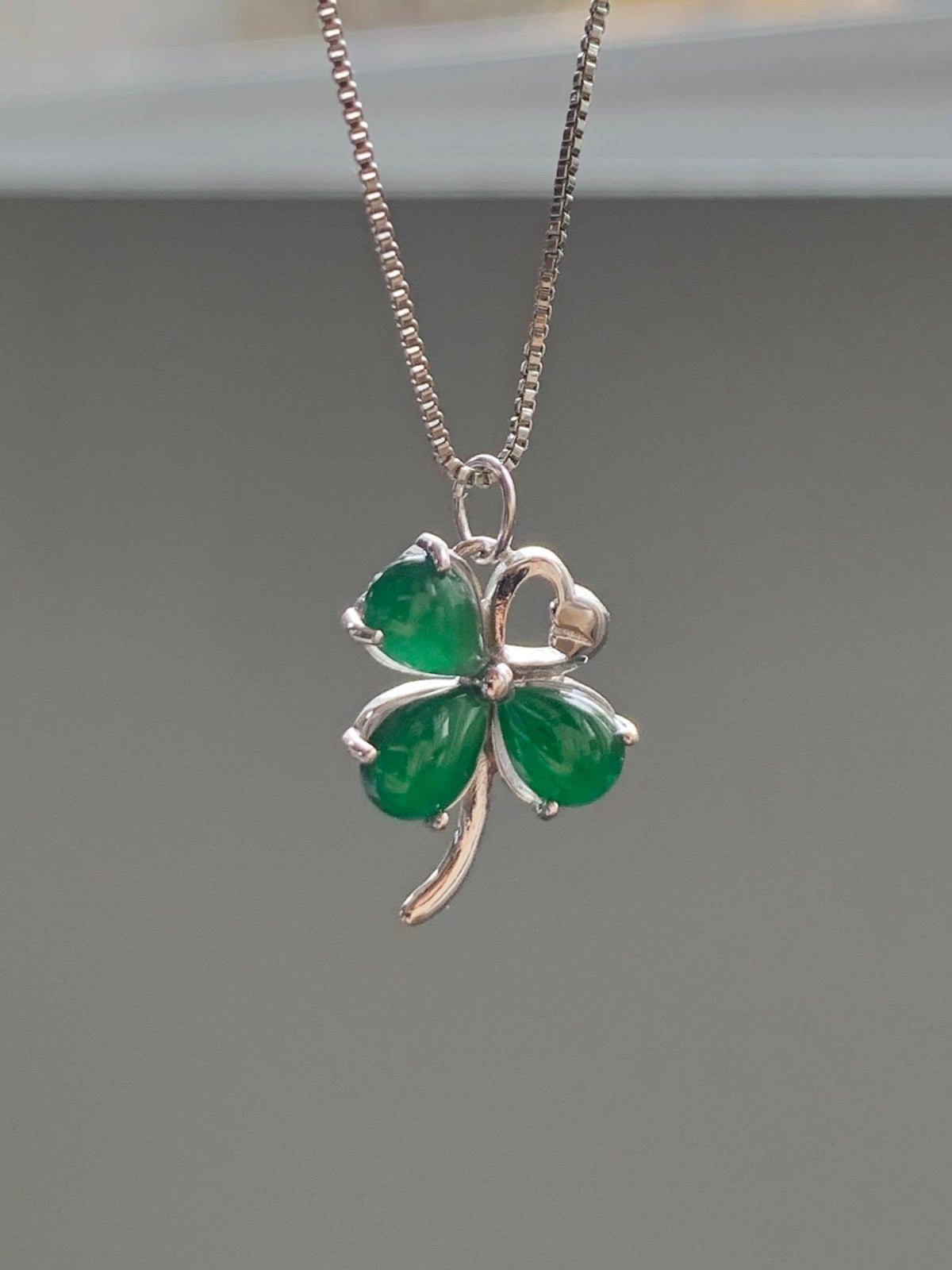 Natural Grade A Guatemalan Icy Translucent Vibrant Green Teardrop Jade Jadeite Clover Leaf Pendant Sterling Silver 天然冰危绿水滴翡翠四叶草镶嵌吊坠 WLC165