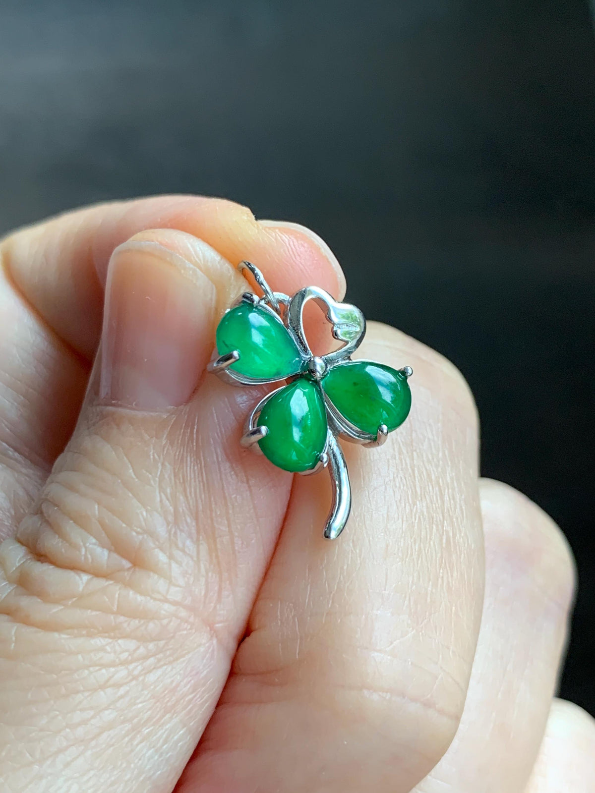 Natural Grade A Guatemalan Icy Translucent Vibrant Green Teardrop Jade Jadeite Clover Leaf Pendant Sterling Silver 天然冰危绿水滴翡翠四叶草镶嵌吊坠 WLC165