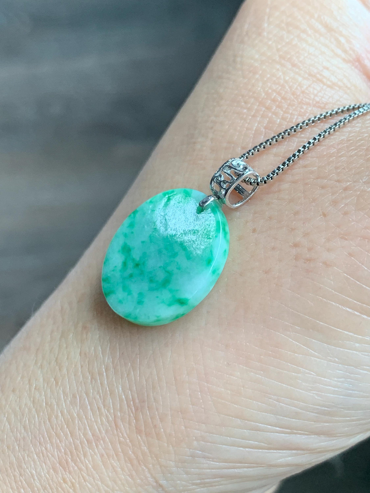 Petite Natural Grade A Icy Translucent Green Marbled Jade Jadeite Round Wu Shi Pai Pendant Sterling Silver 天然冰飘绿花翡翠无事牌镶嵌吊坠 MYL275B